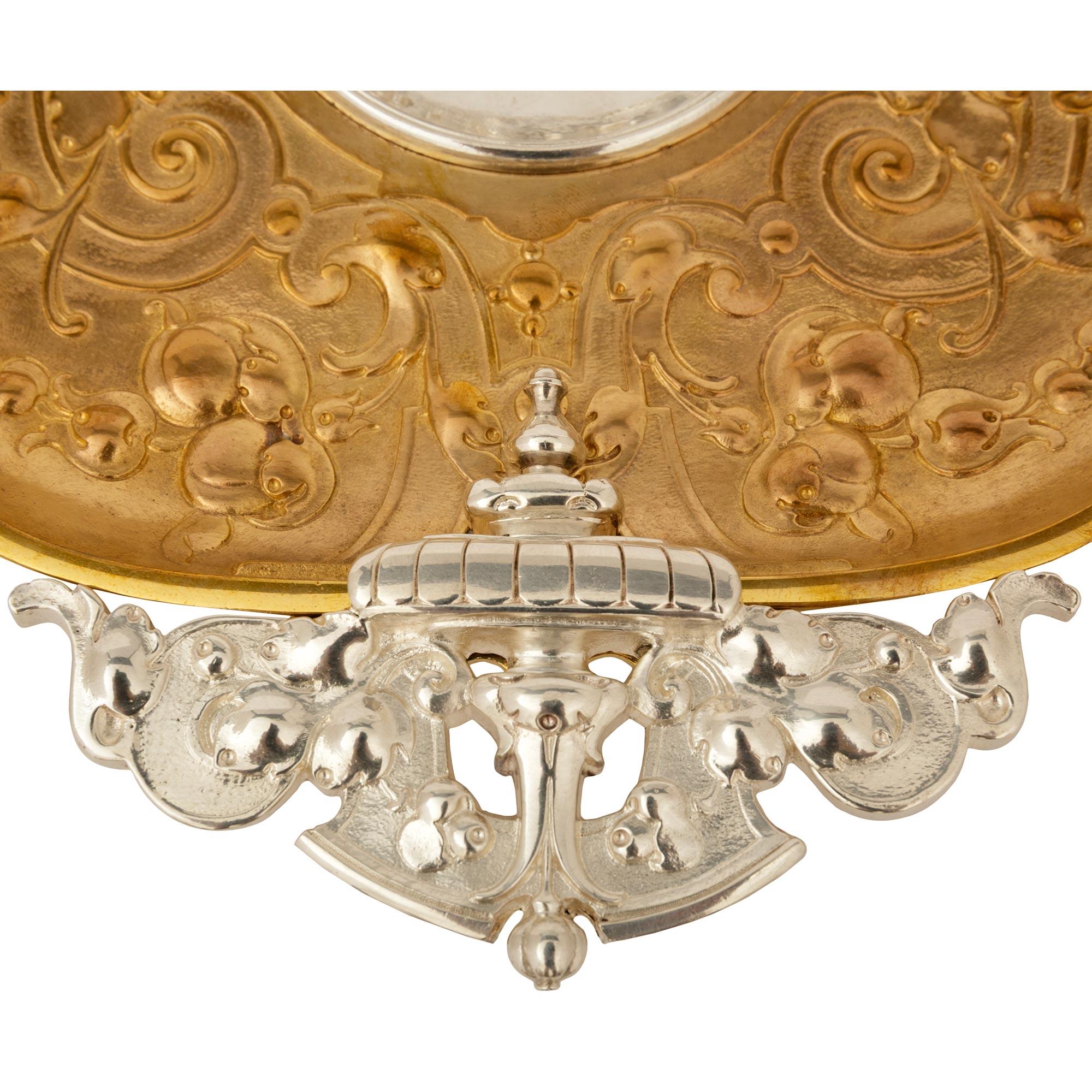 XIXe siècle French 19th century Renaissance st. Ormolu and Silvered Bronze tray/centerpiece en vente