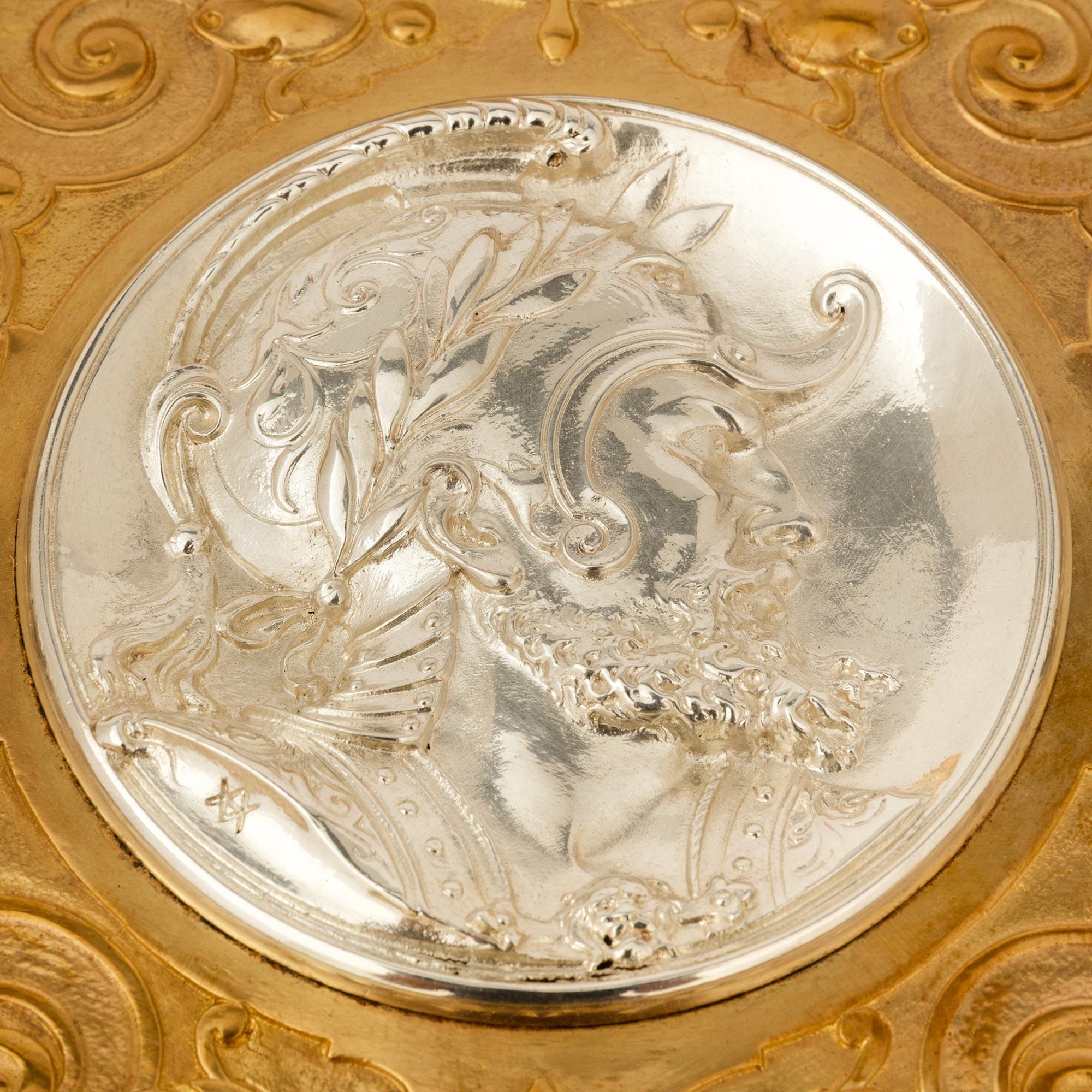 Plaqué argent French 19th century Renaissance st. Ormolu and Silvered Bronze tray/centerpiece en vente