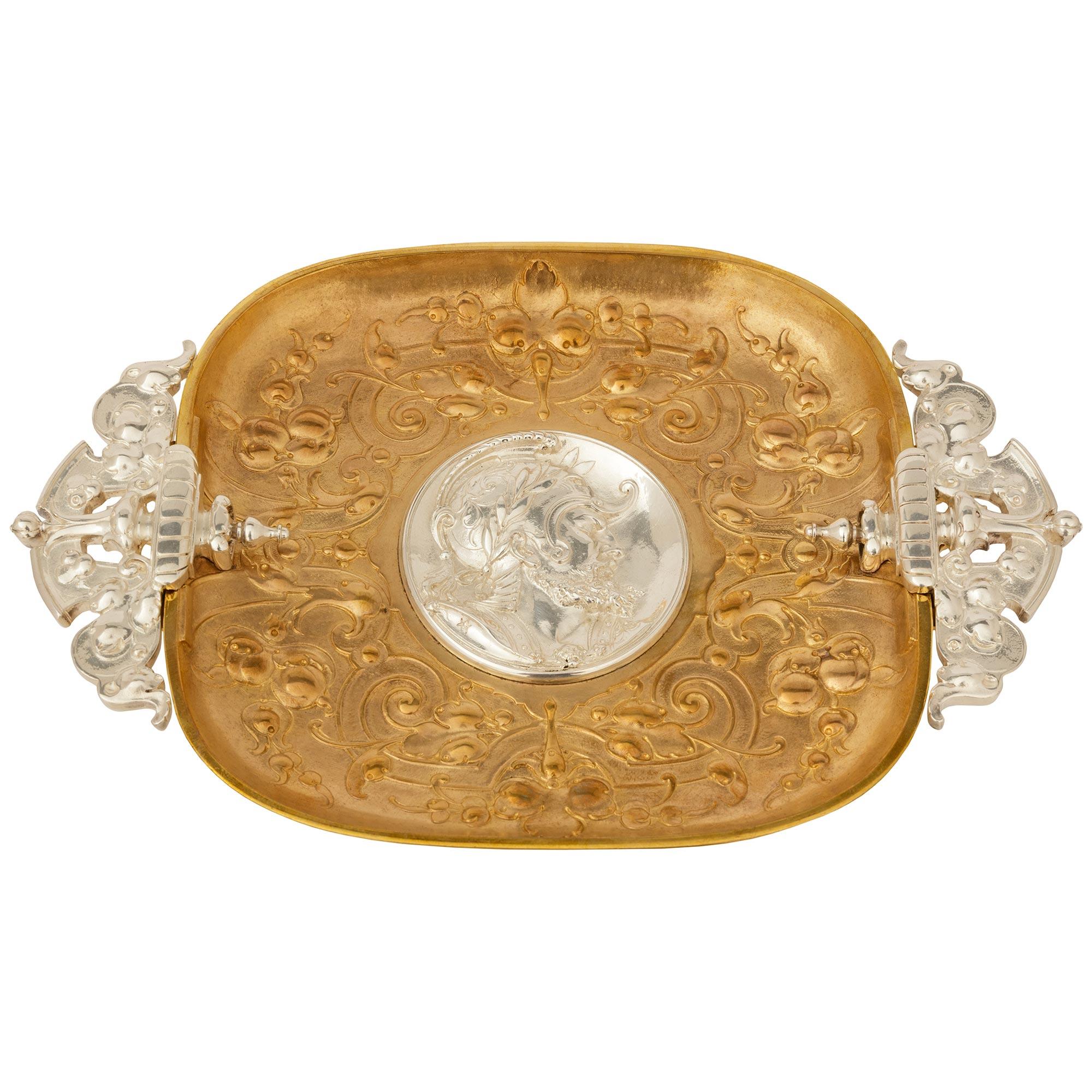 French 19th century Renaissance st. Ormolu and Silvered Bronze tray/centerpiece en vente 1