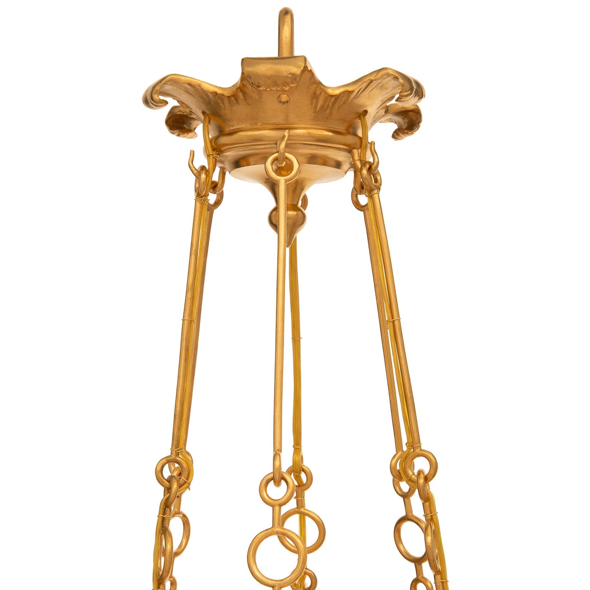 Français Lustre à cinq bras de lumière en bronze doré French Renaissance du 19ème siècle en vente
