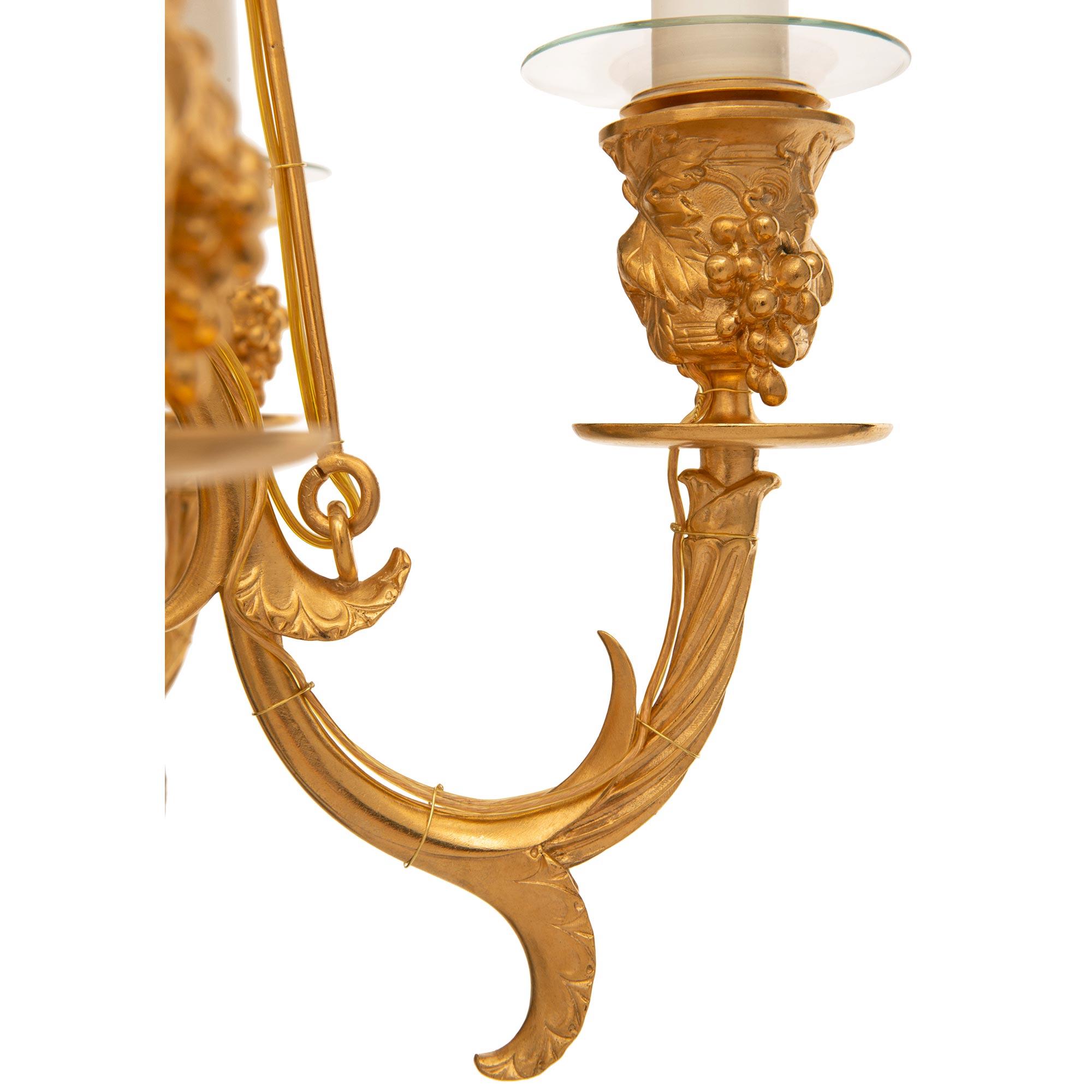 XIXe siècle Lustre à cinq bras de lumière en bronze doré French Renaissance du 19ème siècle en vente
