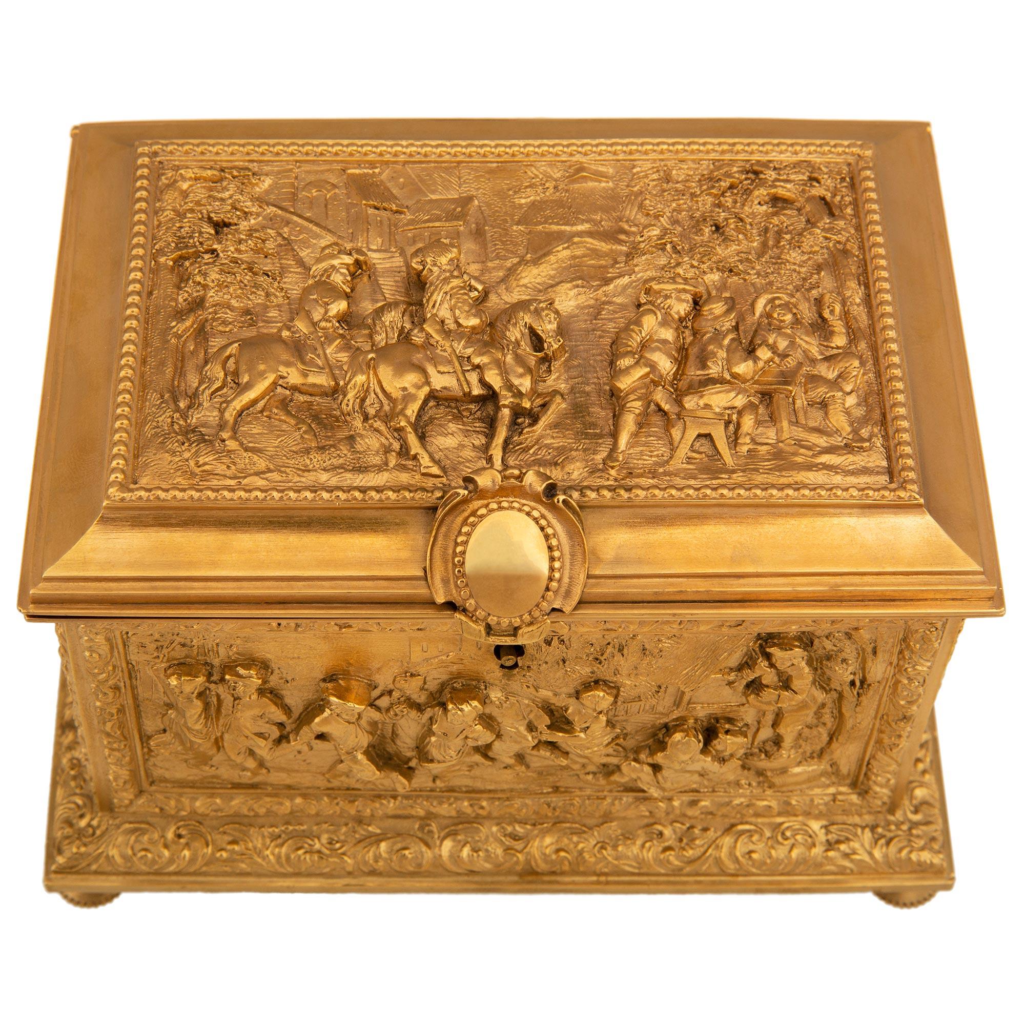 Boîte à bijoux française de la Renaissance du 19ème siècle en bronze doré, signée A.B. Paris en vente 4