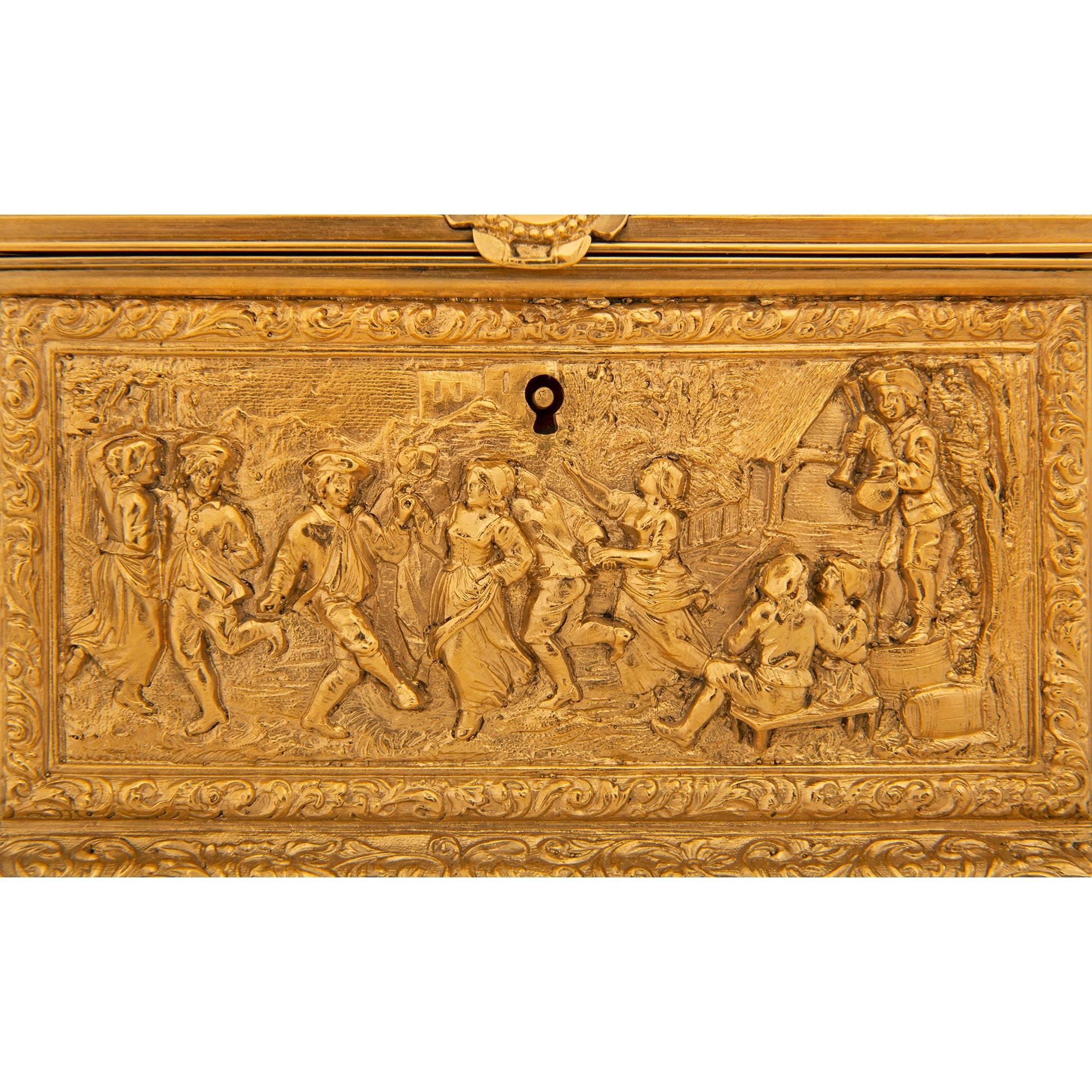 Bronze doré Boîte à bijoux française de la Renaissance du 19ème siècle en bronze doré, signée A.B. Paris en vente