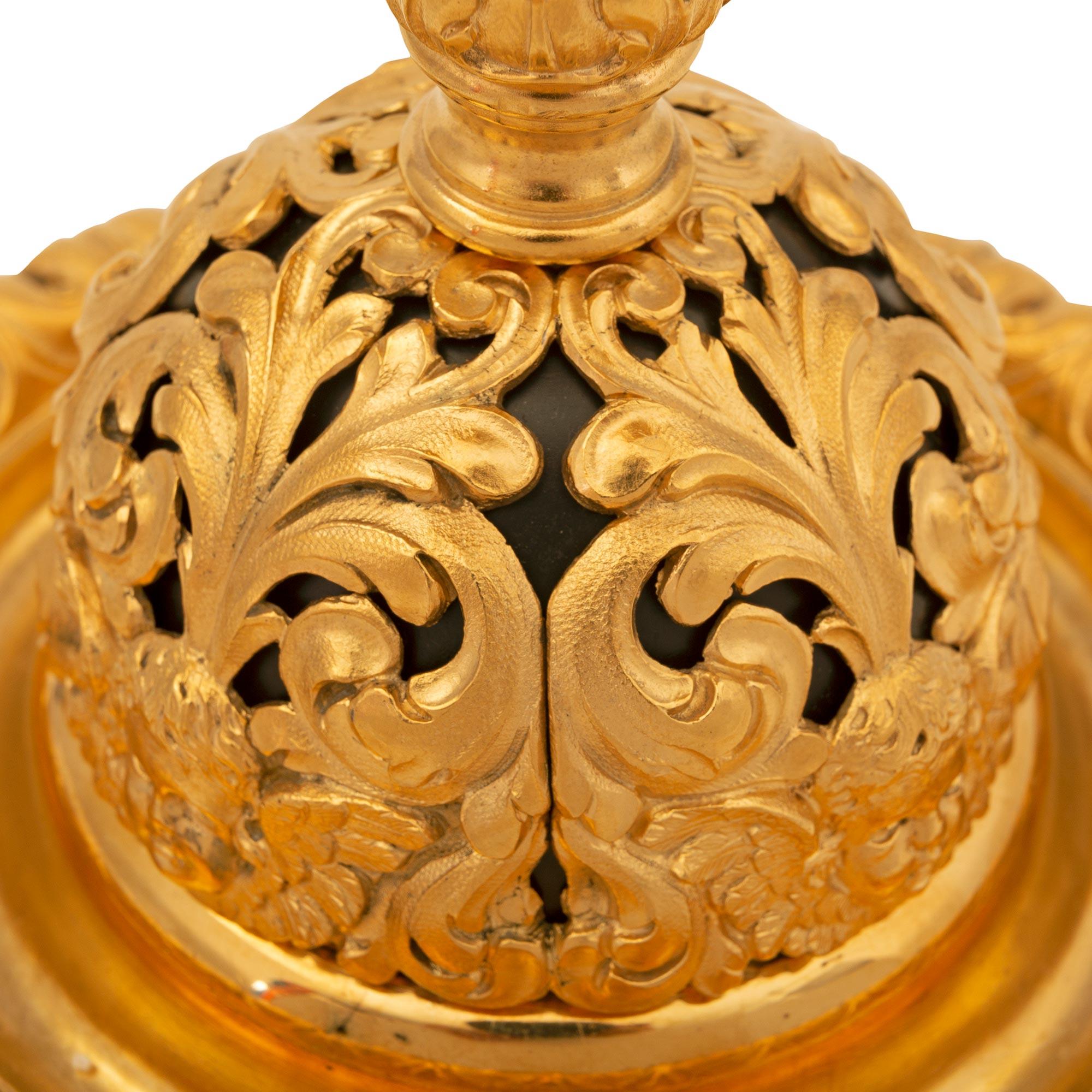 Lampe française de style Renaissance du XIXe siècle en bronze doré en vente 2