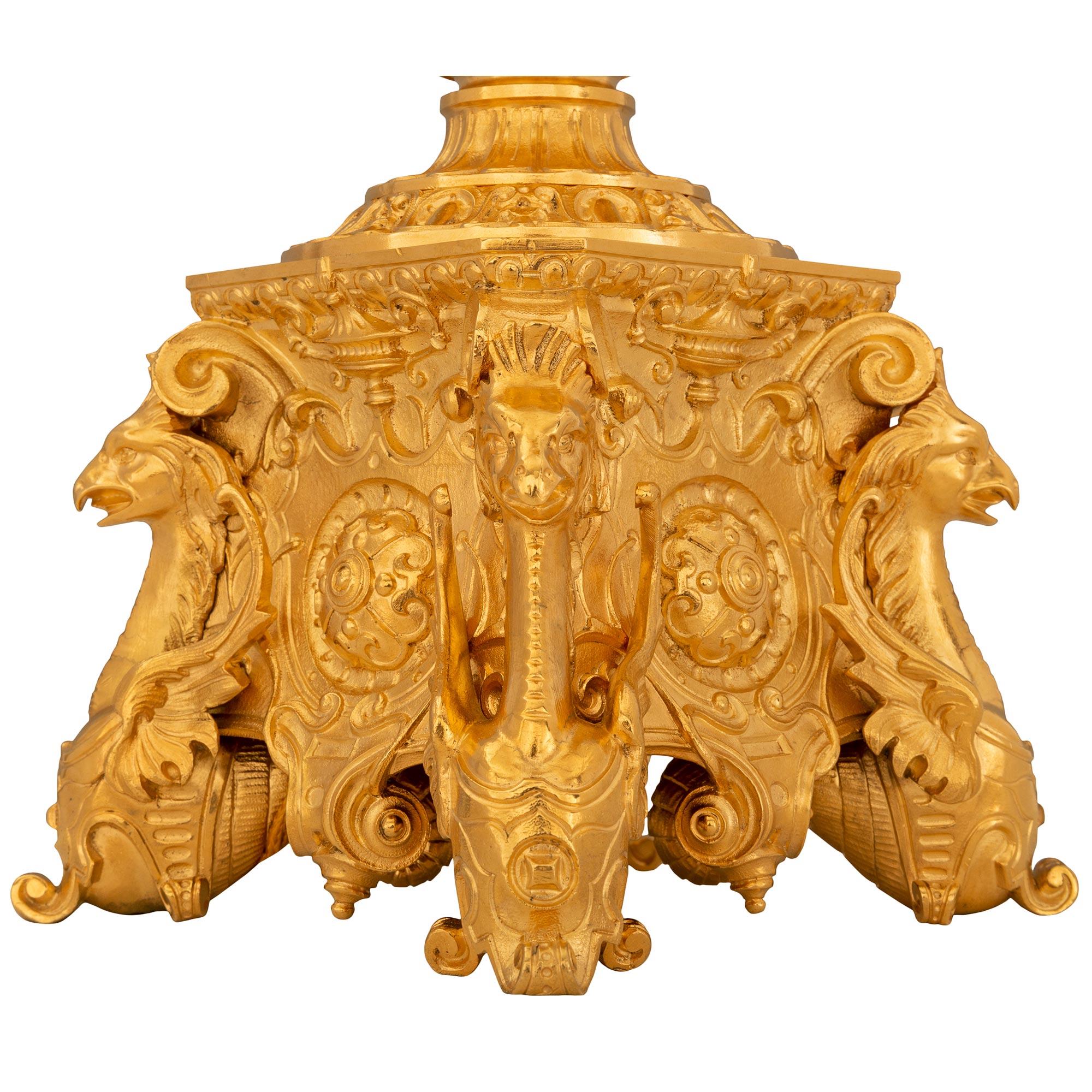 Lampe française de style Renaissance du XIXe siècle en bronze doré en vente 3