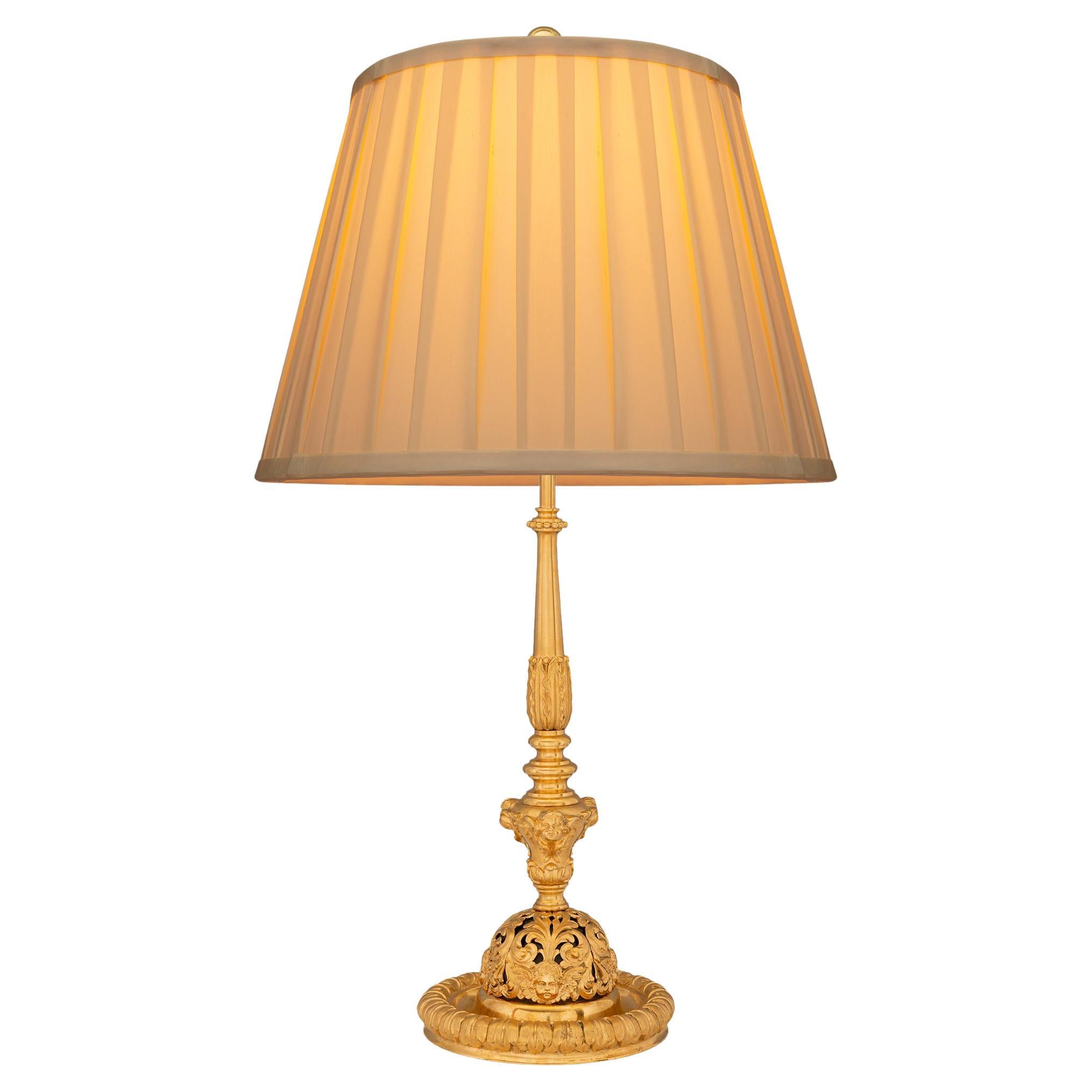 Lampe française de style Renaissance du XIXe siècle en bronze doré en vente
