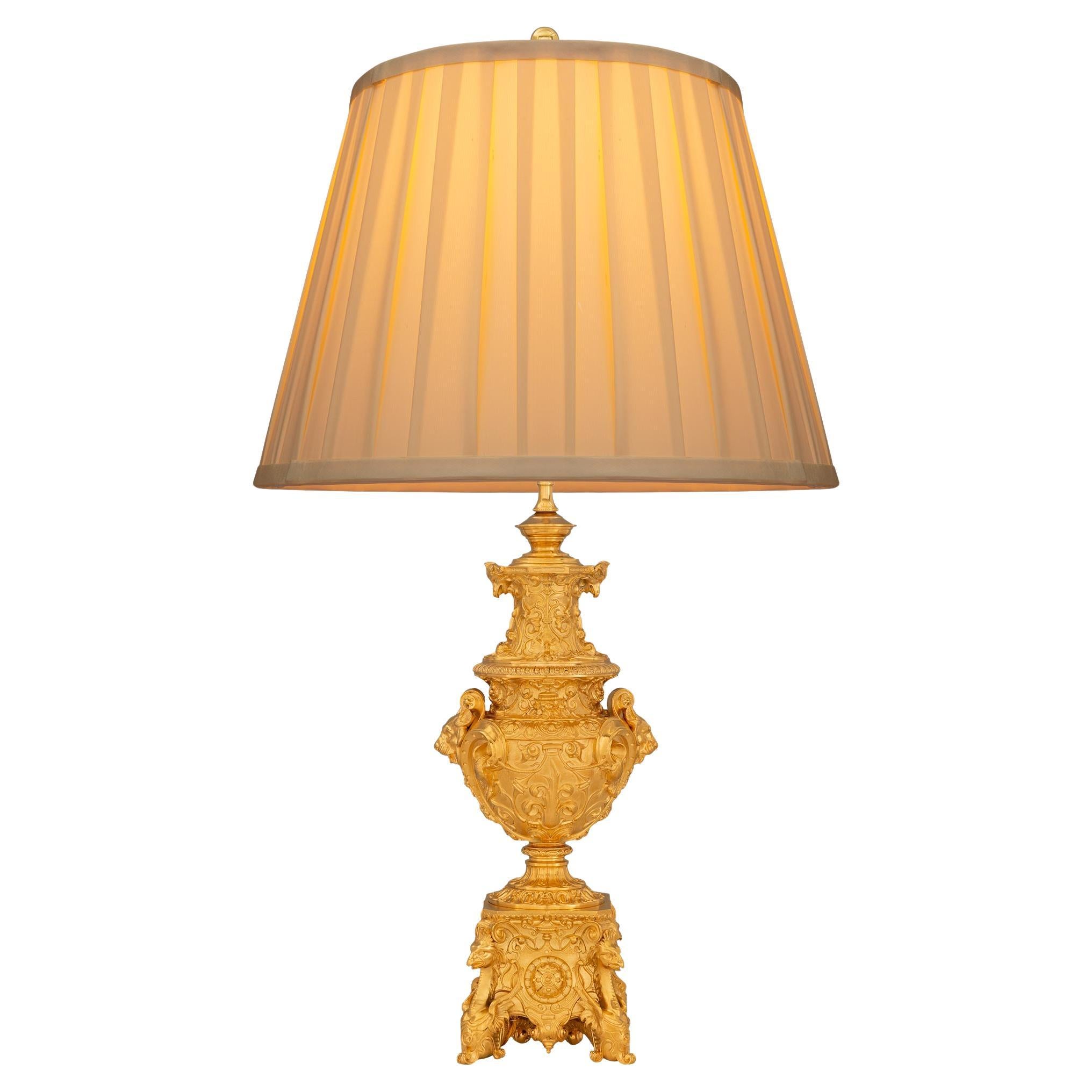 Lampe française de style Renaissance du XIXe siècle en bronze doré en vente
