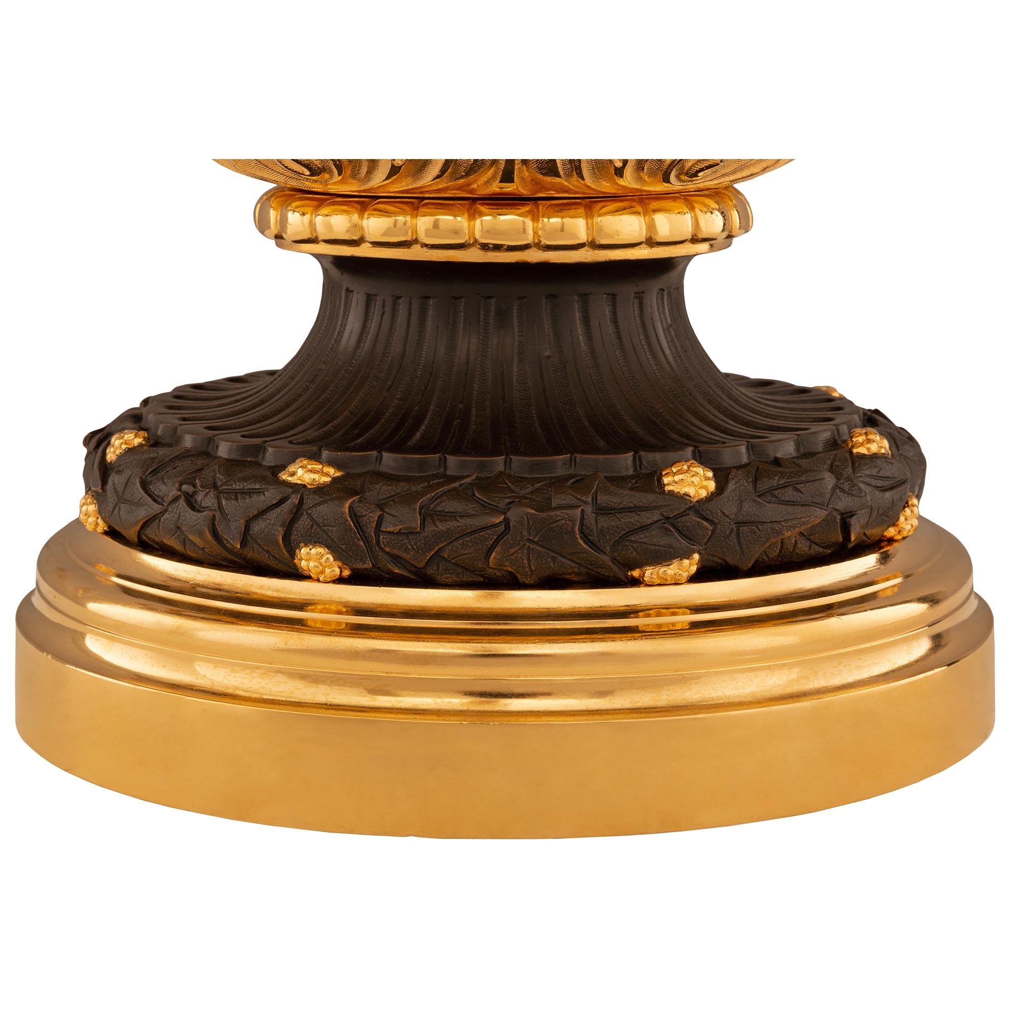 Französisch 19. Jahrhundert Renaissance st. patiniert Bronze und Ormolu Tafelaufsatz/urn im Angebot 6