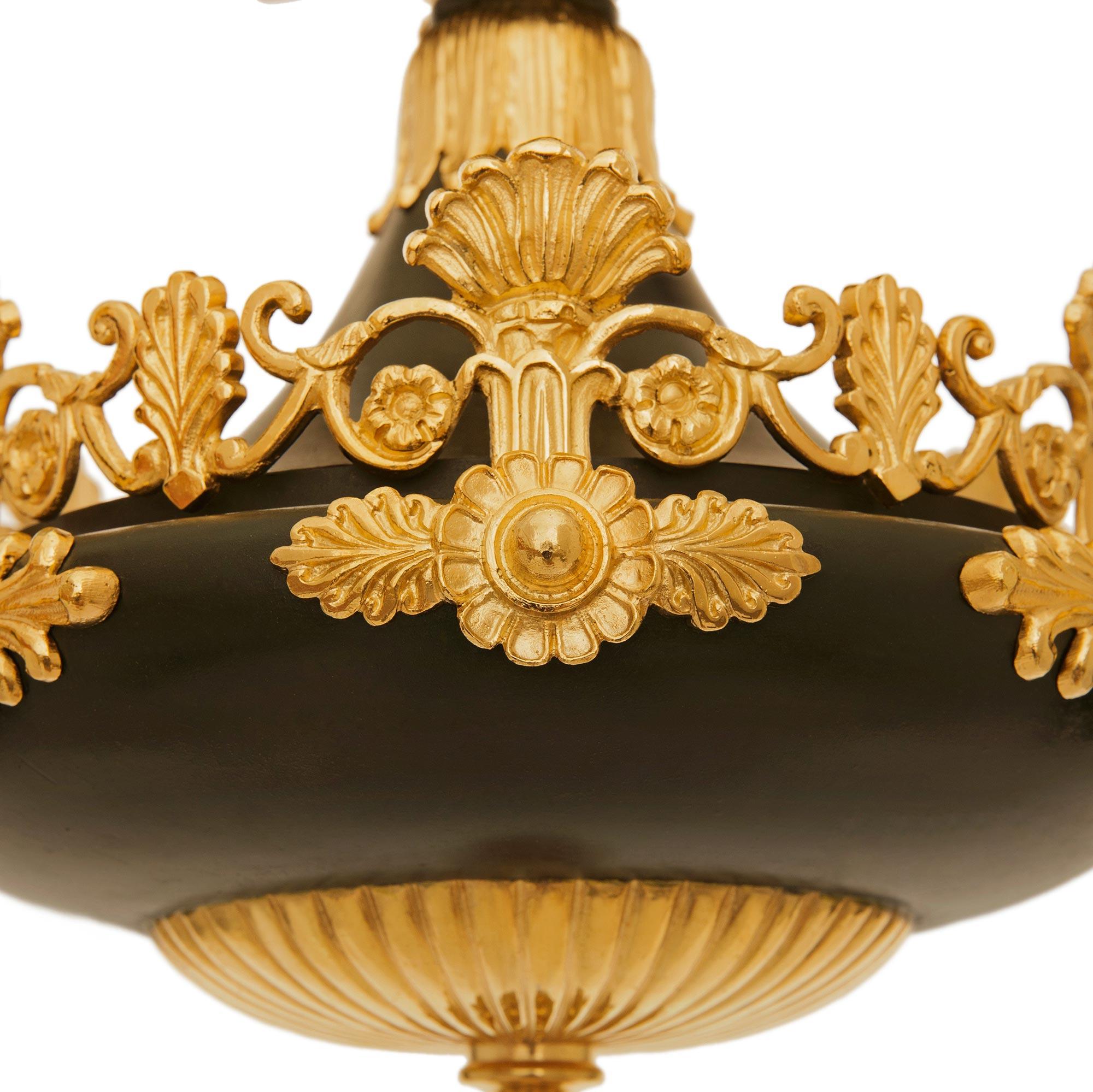 Lampadario rinascimentale francese del XIX secolo in bronzo patinato e Ormolu in vendita 1