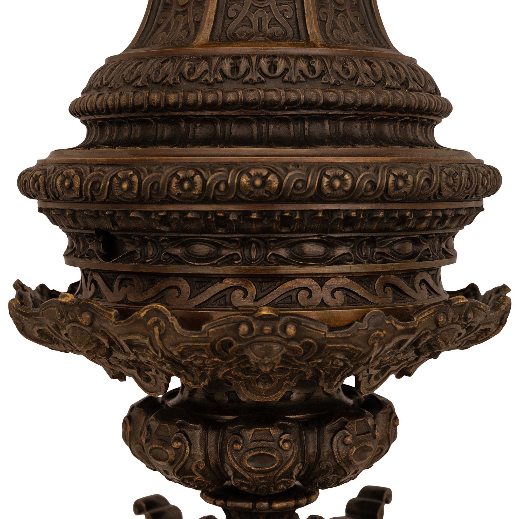 XIXe siècle Lampes en bronze patiné de la Renaissance française du 19e siècle en vente