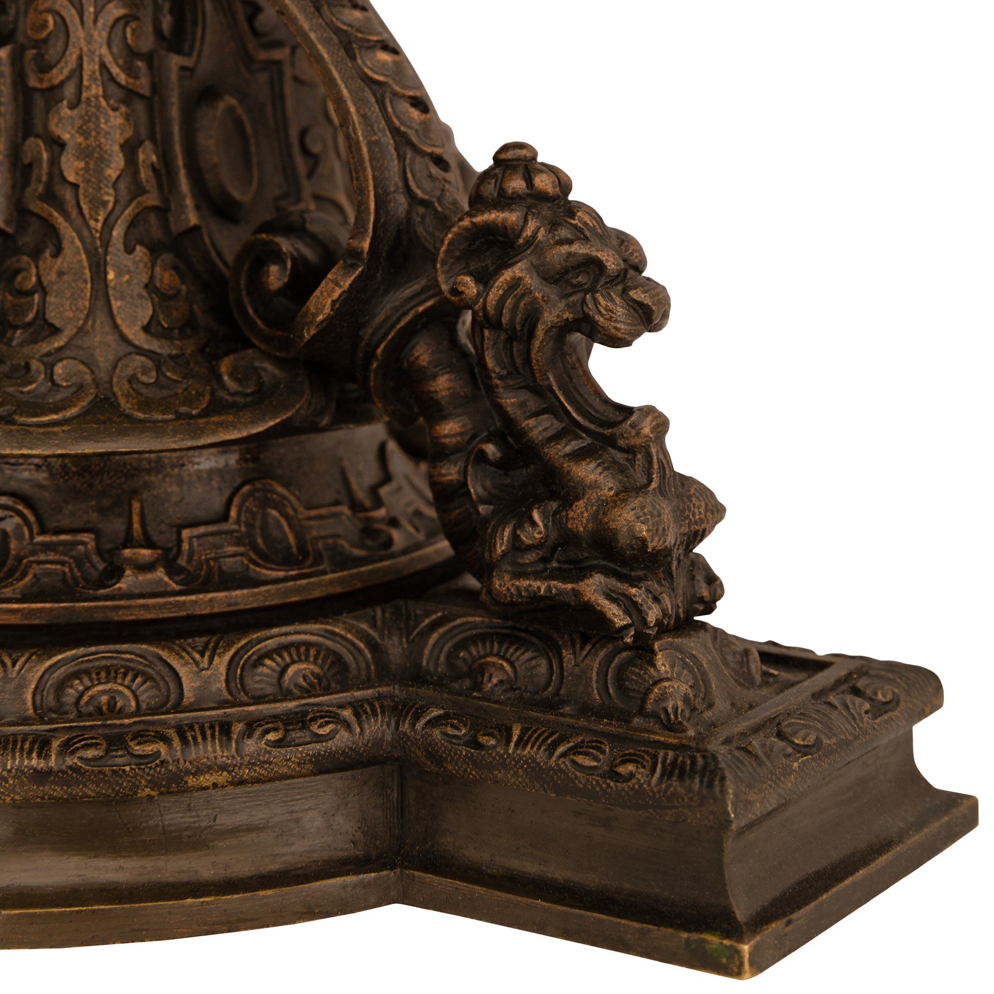 Bronze Lampes en bronze patiné de la Renaissance française du 19e siècle en vente