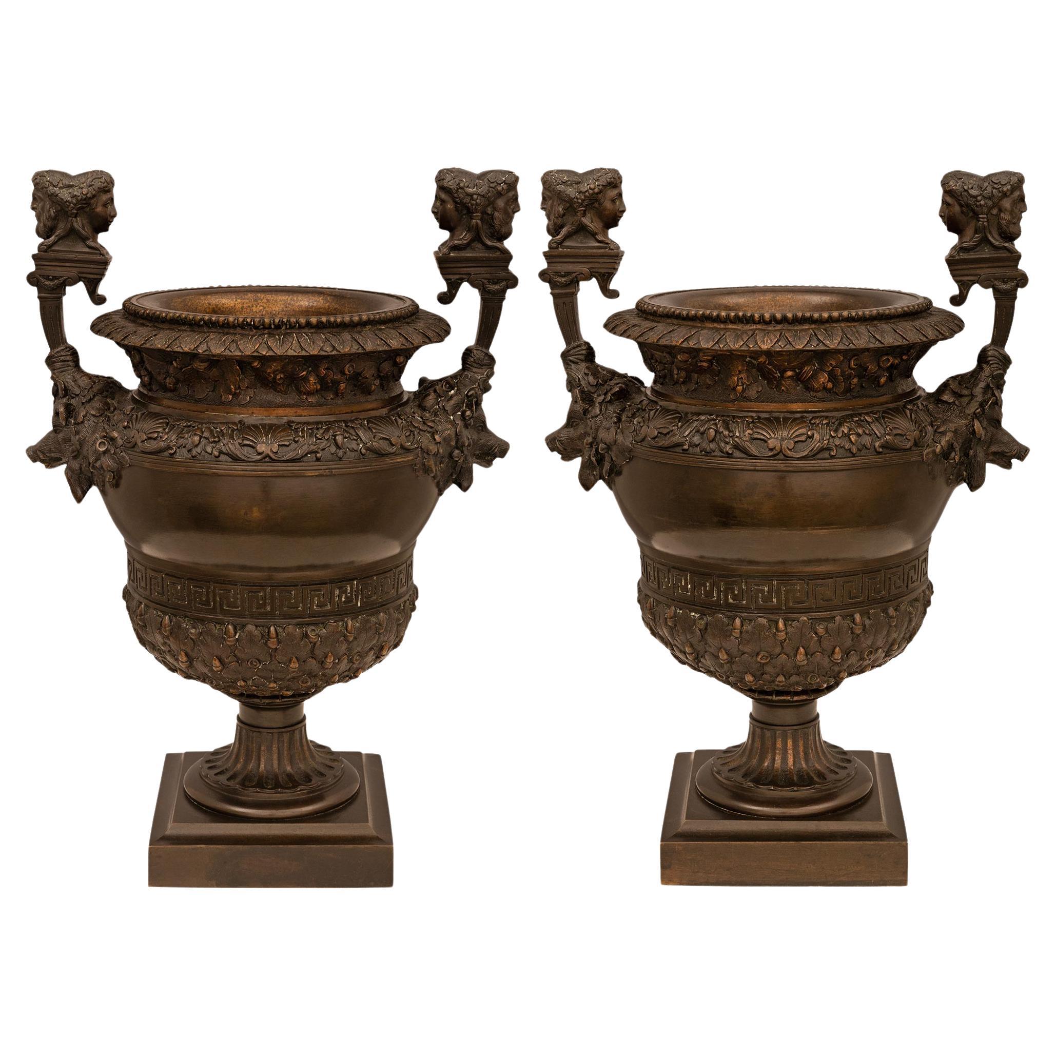 Urne in bronzo patinato rinascimentale francese del XIX secolo