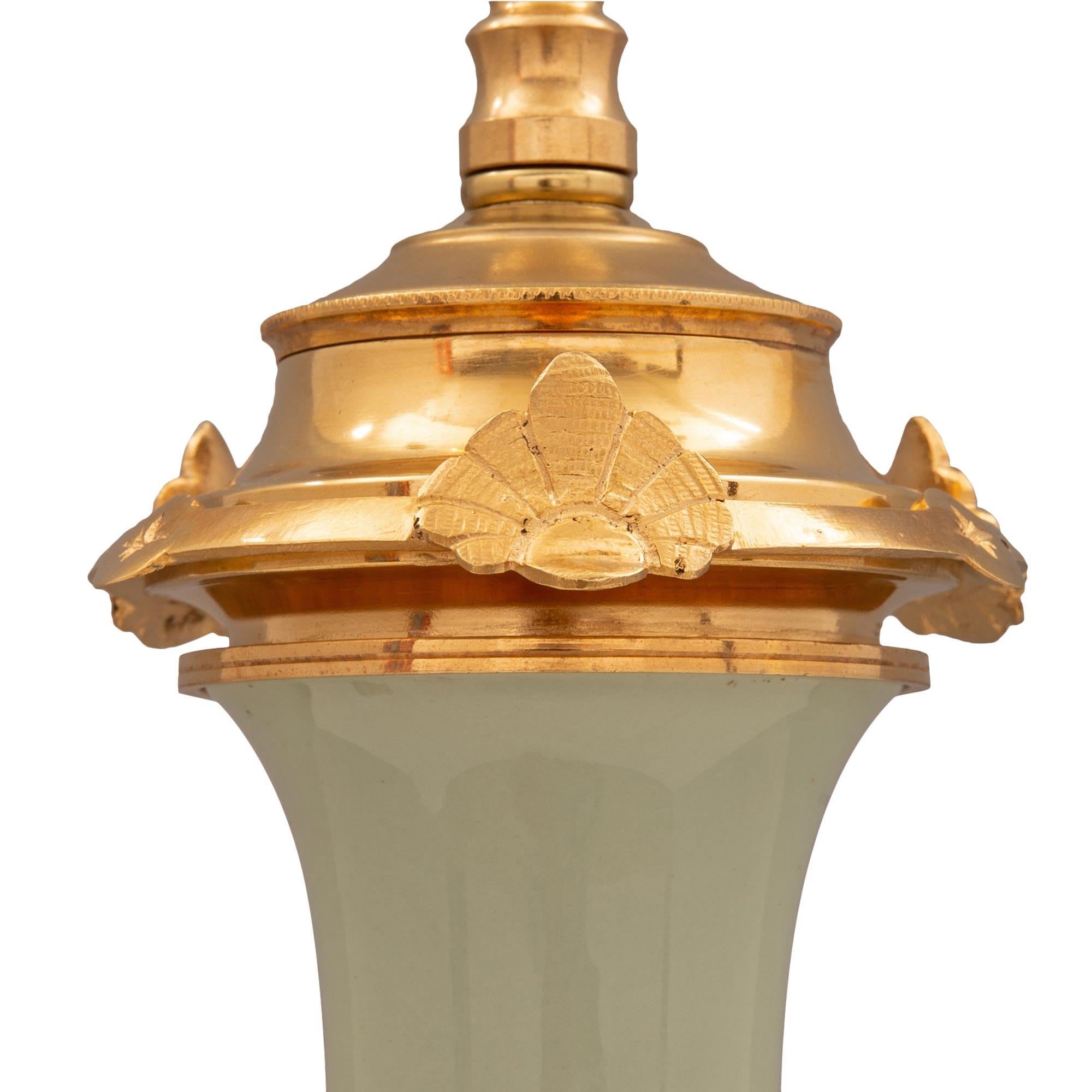 Lampe française de style Renaissance du XIXe siècle en porcelaine et bronze doré Bon état - En vente à West Palm Beach, FL