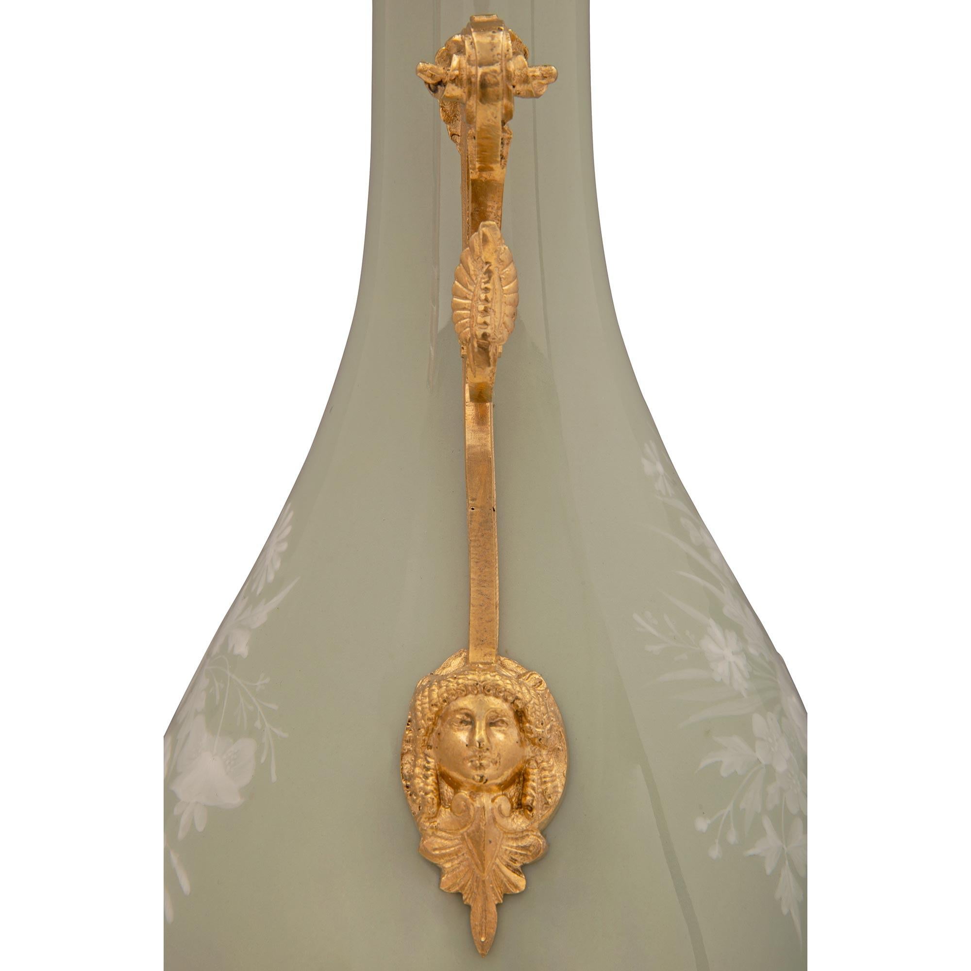 Lampe française de style Renaissance du XIXe siècle en porcelaine et bronze doré en vente 1