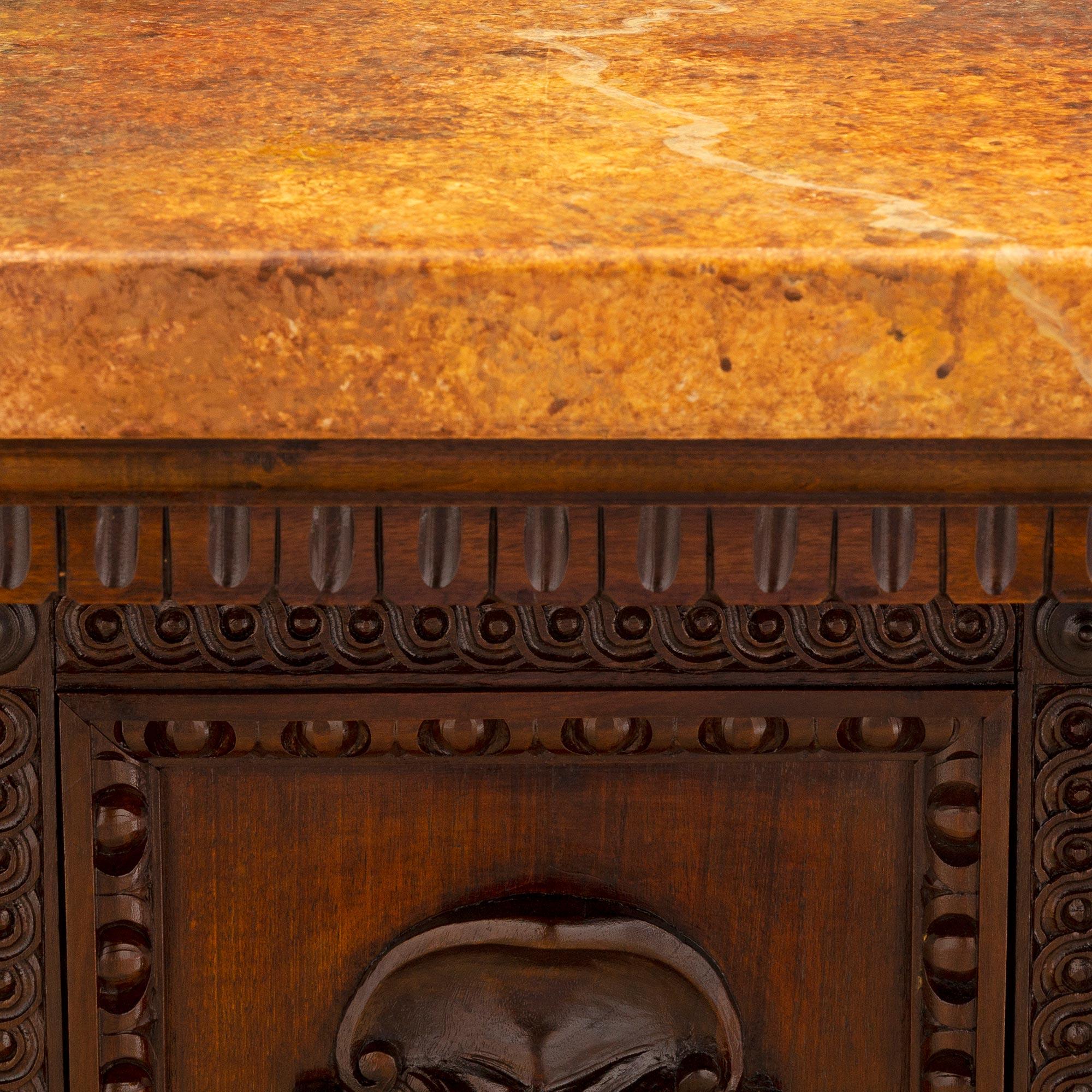 Marbre Table de salle à manger française de style Renaissance du XIXe siècle en noyer en vente