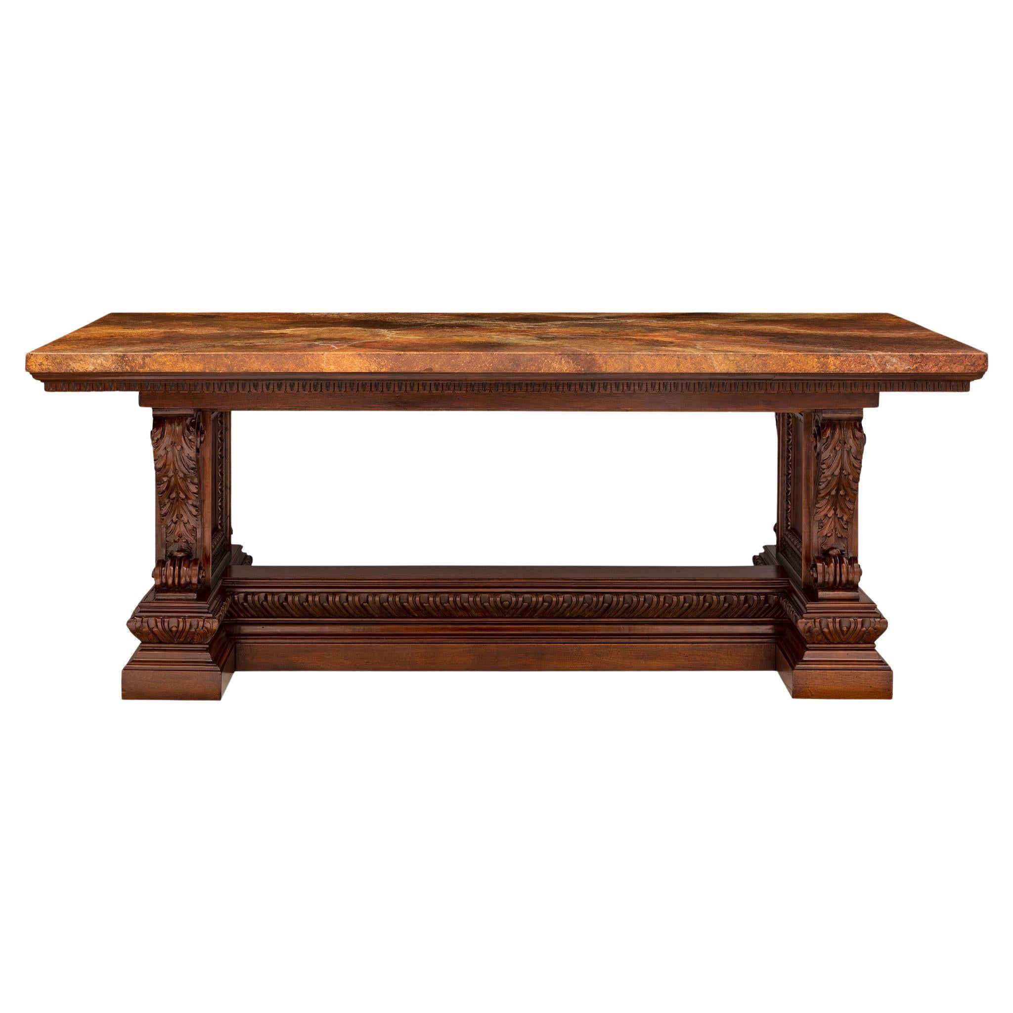 Table de salle à manger française de style Renaissance du XIXe siècle en noyer en vente