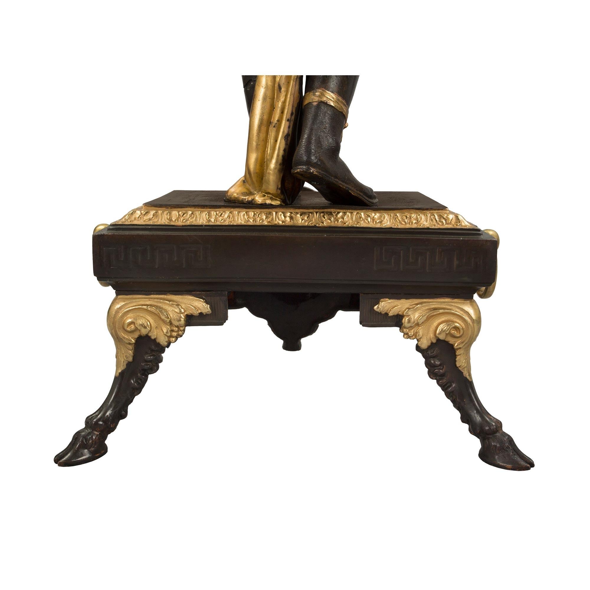 Vide Poche/standoir de style Renaissance du 19ème siècle en bronze et bronze doré Tazza/standoir en vente 4