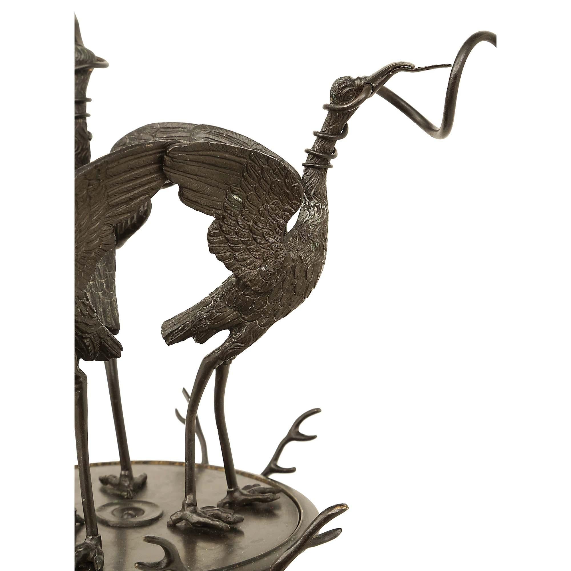 Lampes à huile sur pied en bronze patiné de style Renaissance du XIXe siècle français en vente 4