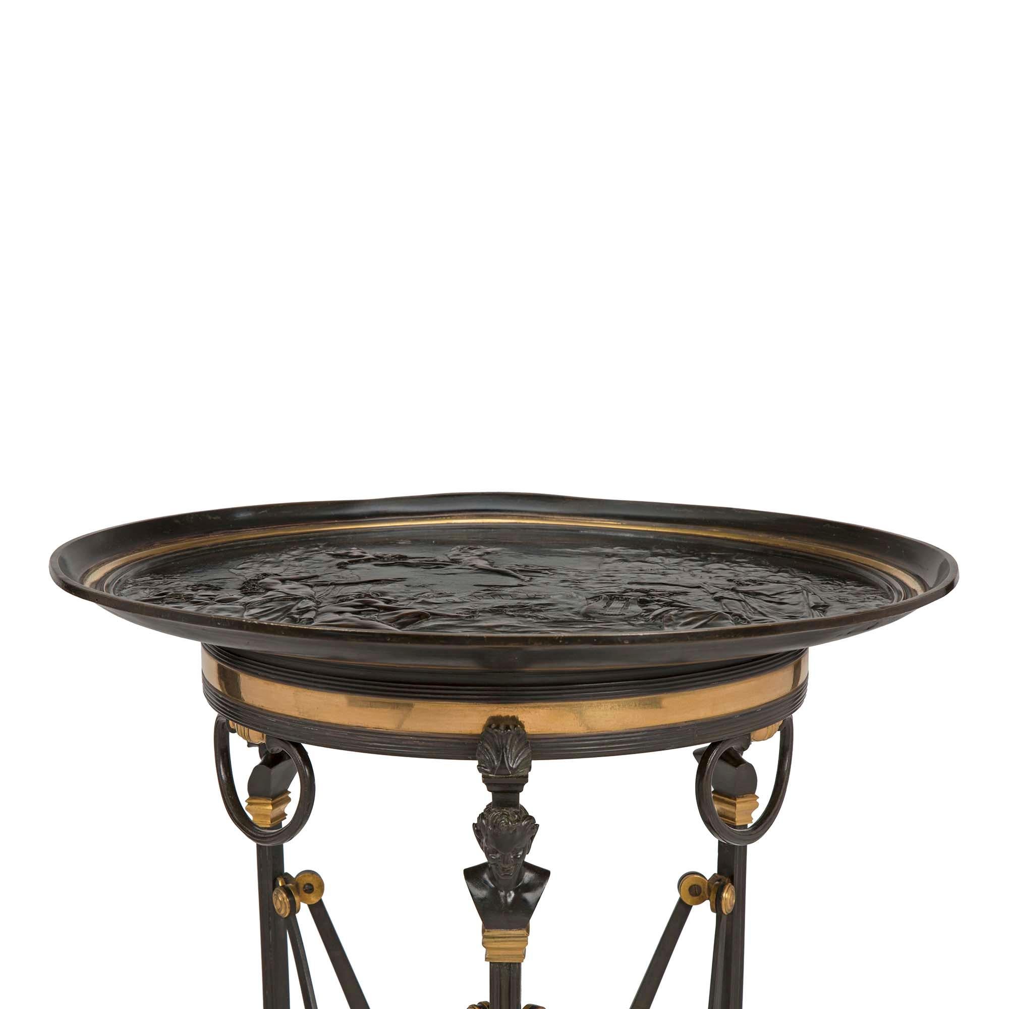 Table d'appoint française du 19ème siècle de style Renaissance en bronze patiné conçue par Tazza Bon état - En vente à West Palm Beach, FL