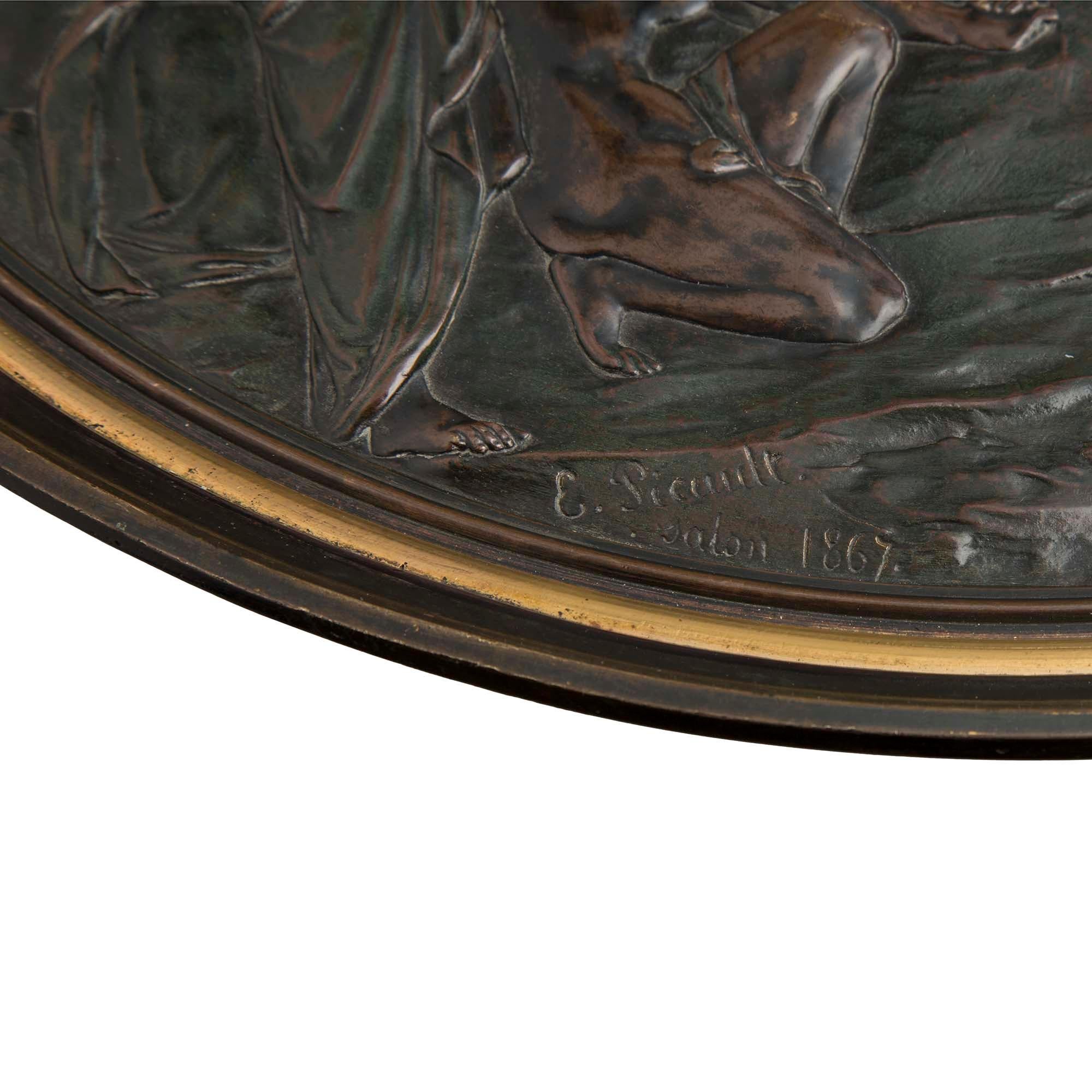 Bronze doré Table d'appoint française du 19ème siècle de style Renaissance en bronze patiné conçue par Tazza en vente