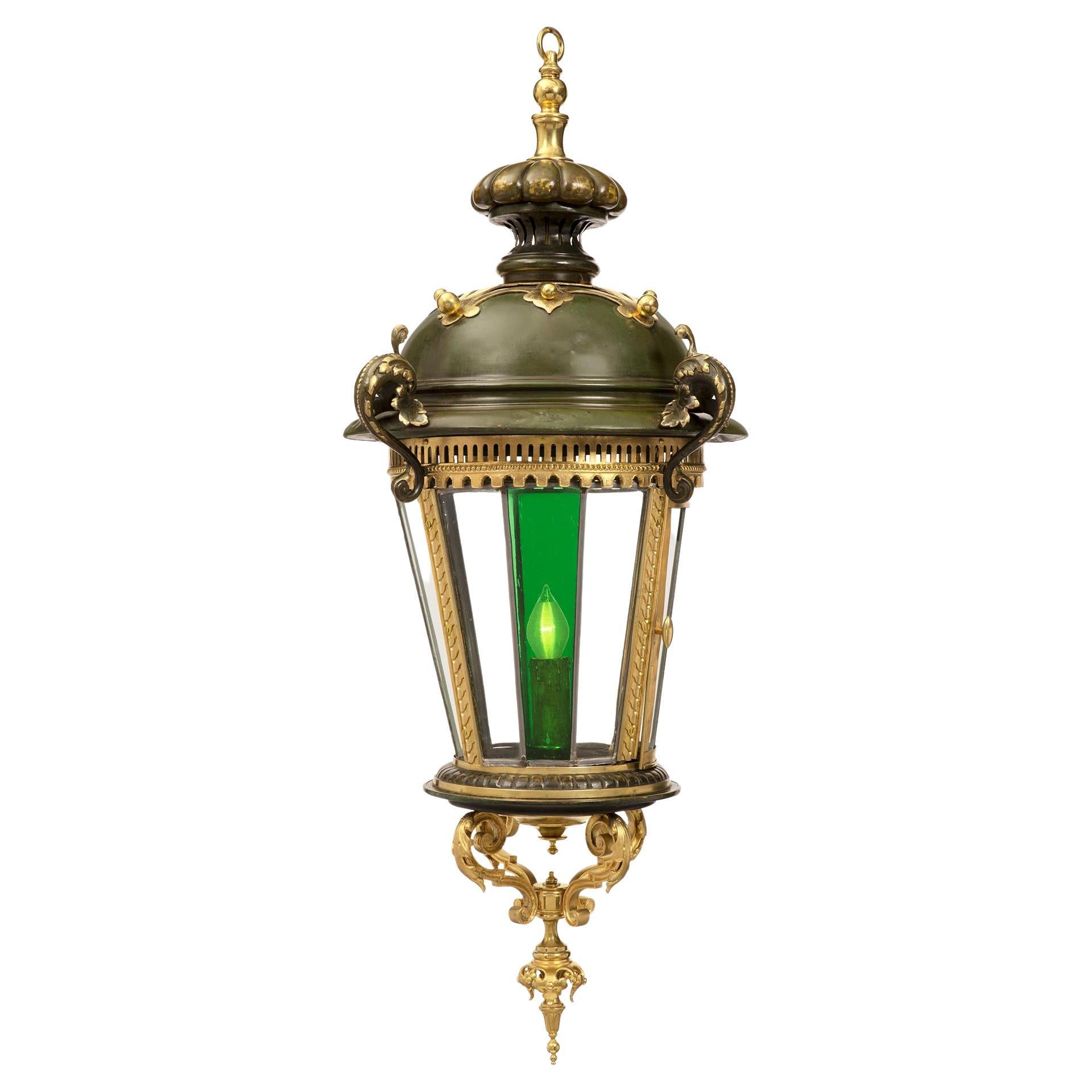 Lanterne française de style Renaissance du 19ème siècle en bronze vert-de-gris, bronze doré et verre