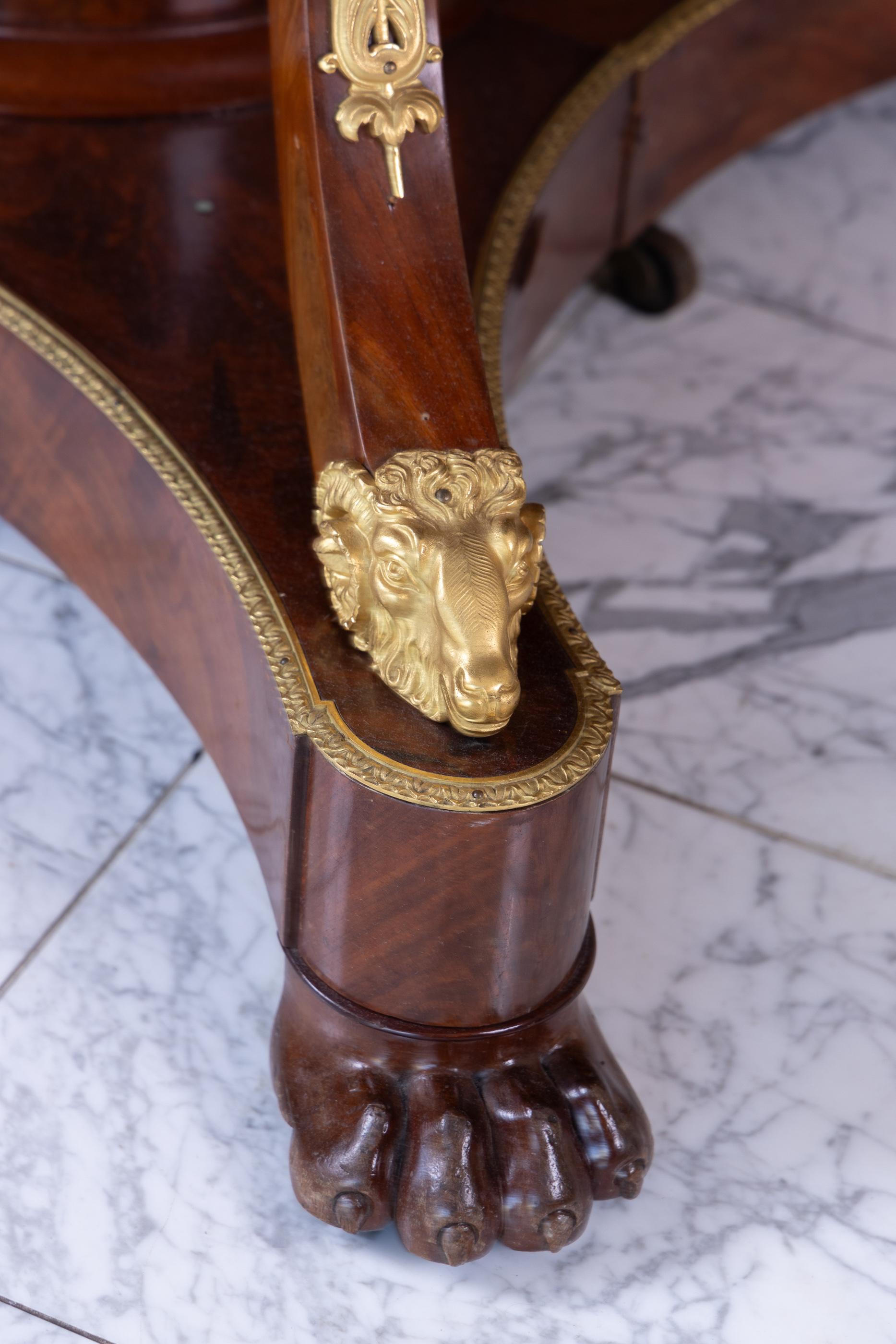 Mesa de Comedor de Pedestal de Restauración Francesa del Siglo XIX con Soportes de Bronce d'Ore en Bastante bueno estado para la venta en New Orleans, LA
