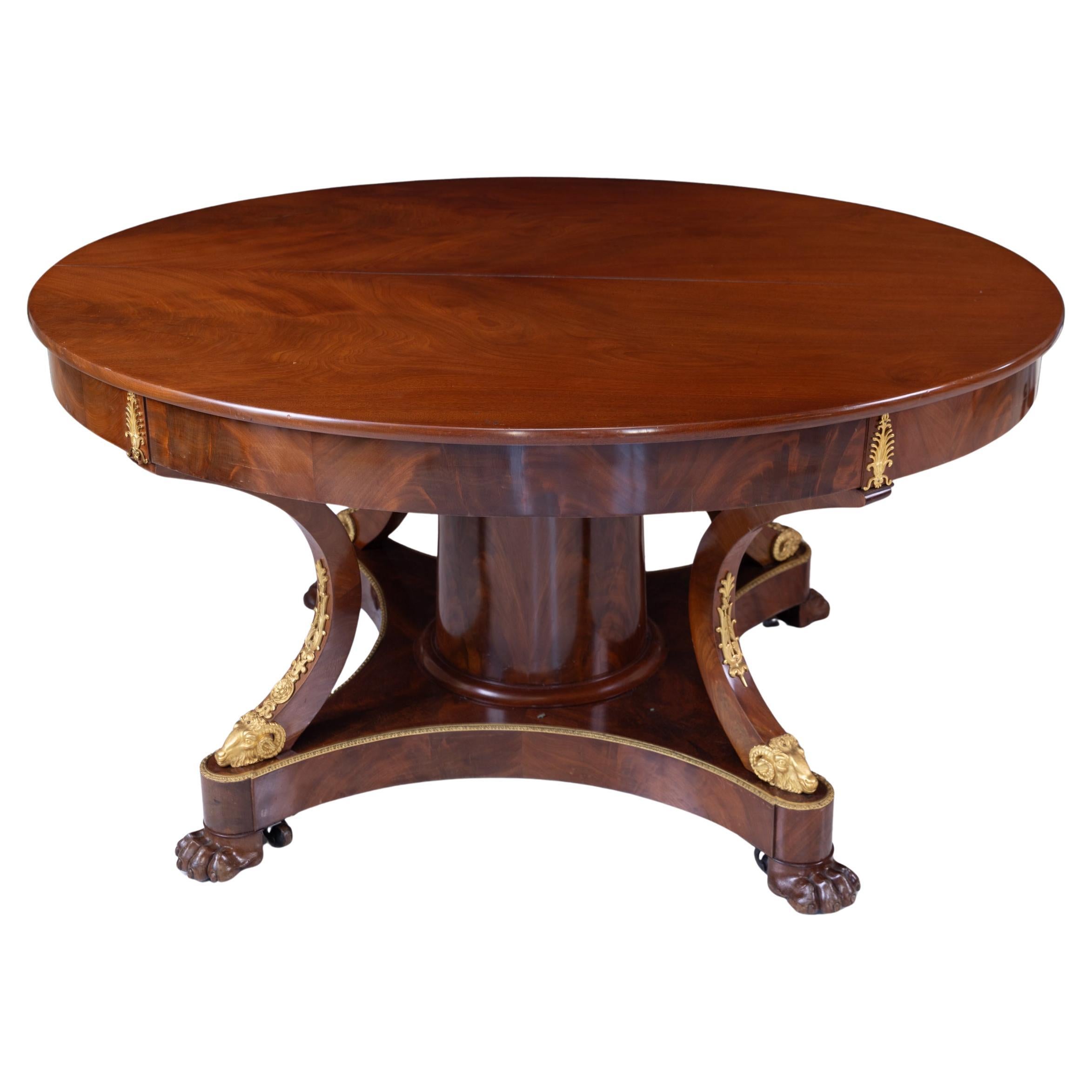Table de salle à manger de restauration française du 19ème siècle avec montures en bronze d'or