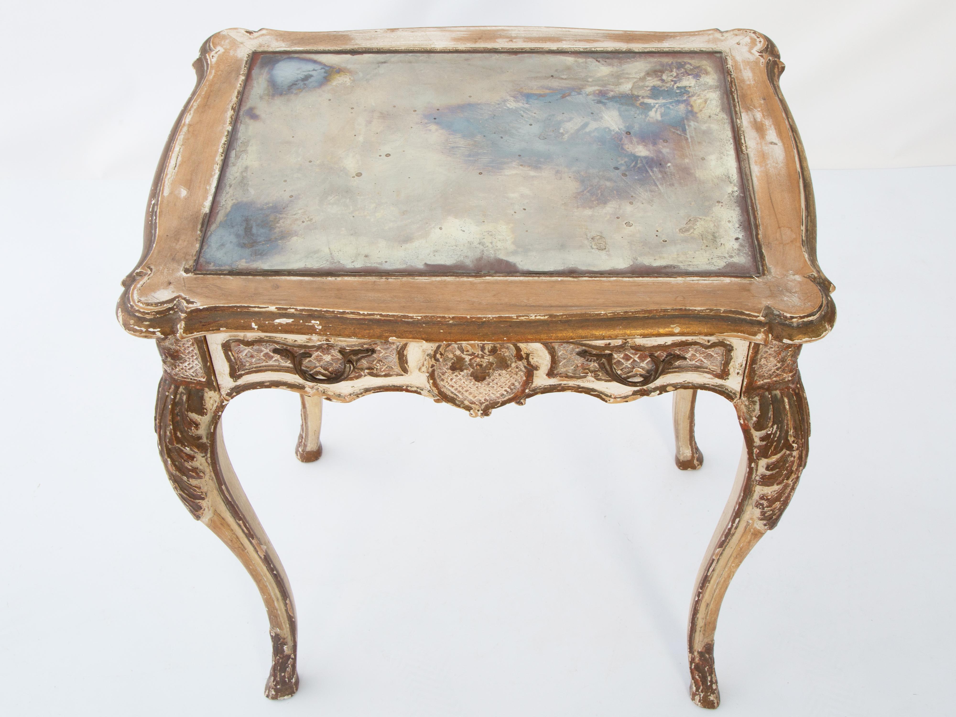 Miroir Table d'appoint French Rococo du 19ème siècle avec tiroir et plateau en miroir en vente