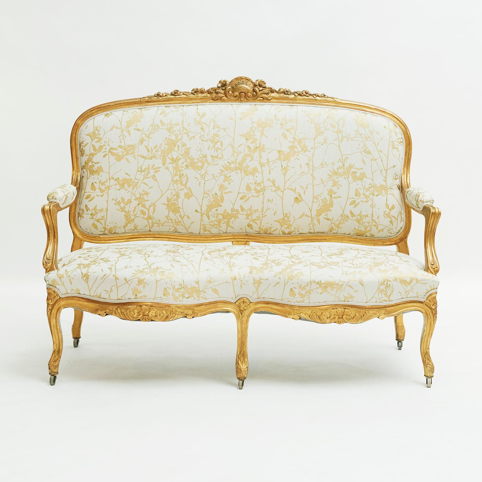 French furniture set.
A pair of chairs and a sofa. Wood cut with original gilding. Rococo style approx. 1860.
Newly reupholstered with 