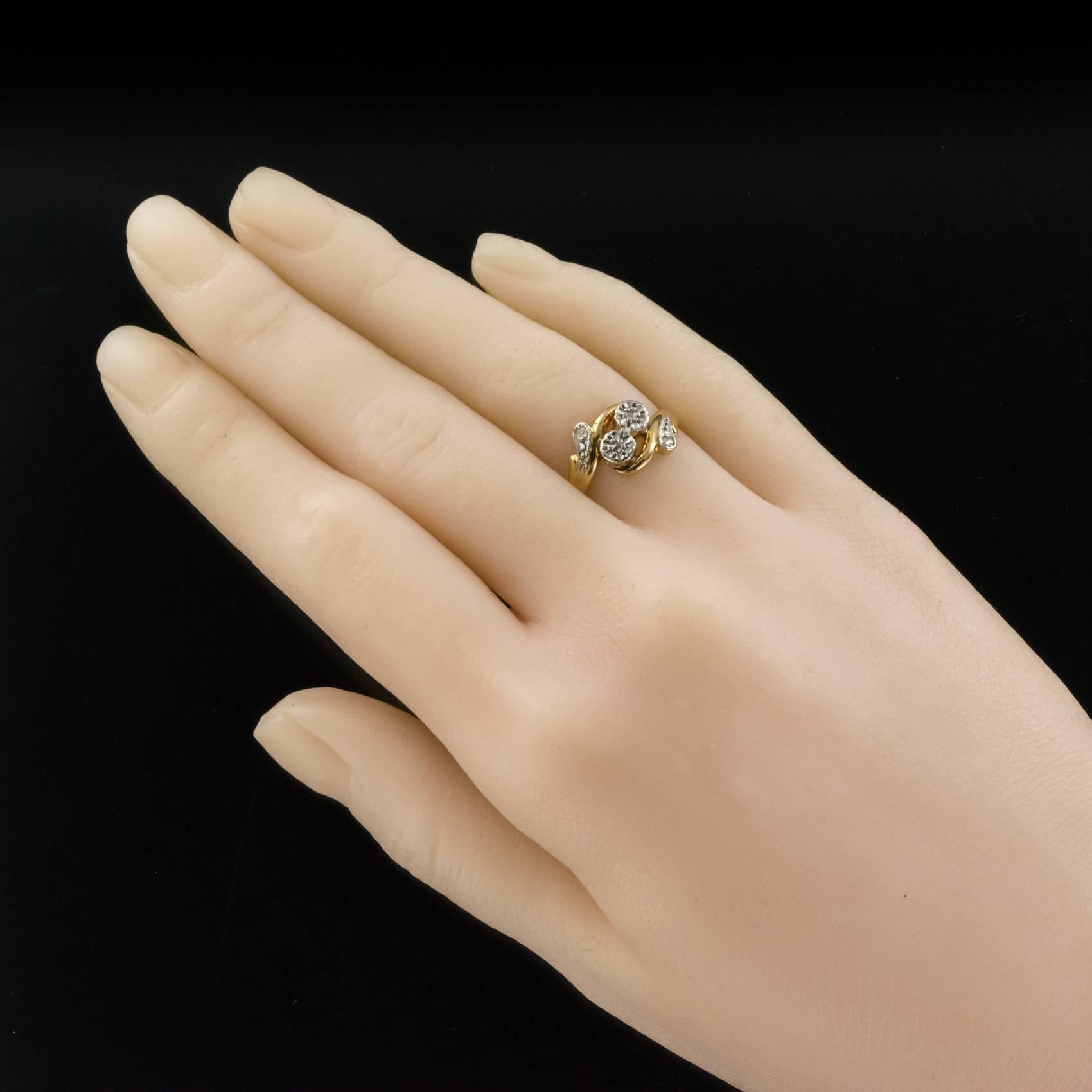 Ring in 18 karats yellow gold, horse's head hallmark.
Lovely antique ring, it is set on its top with 2 rose-cut diamonds set with starred. On either side of the central motif, two drop patterns are chiseled and set with a rose-cut diamond.
Height:
