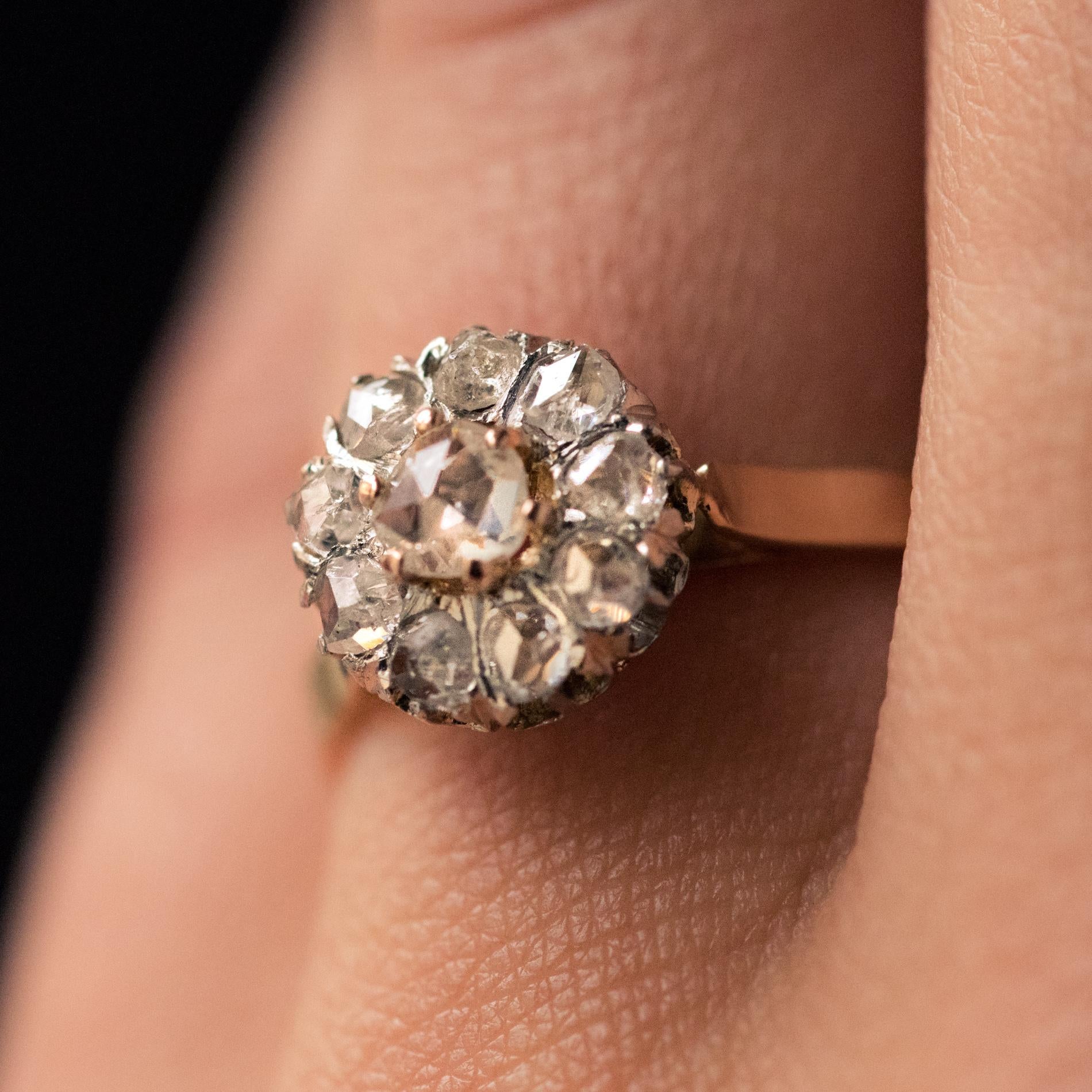 French 19th Century Rose Cut Diamonds 18 Karat Yellow Gold Daisy Ring In Good Condition In Poitiers, FR