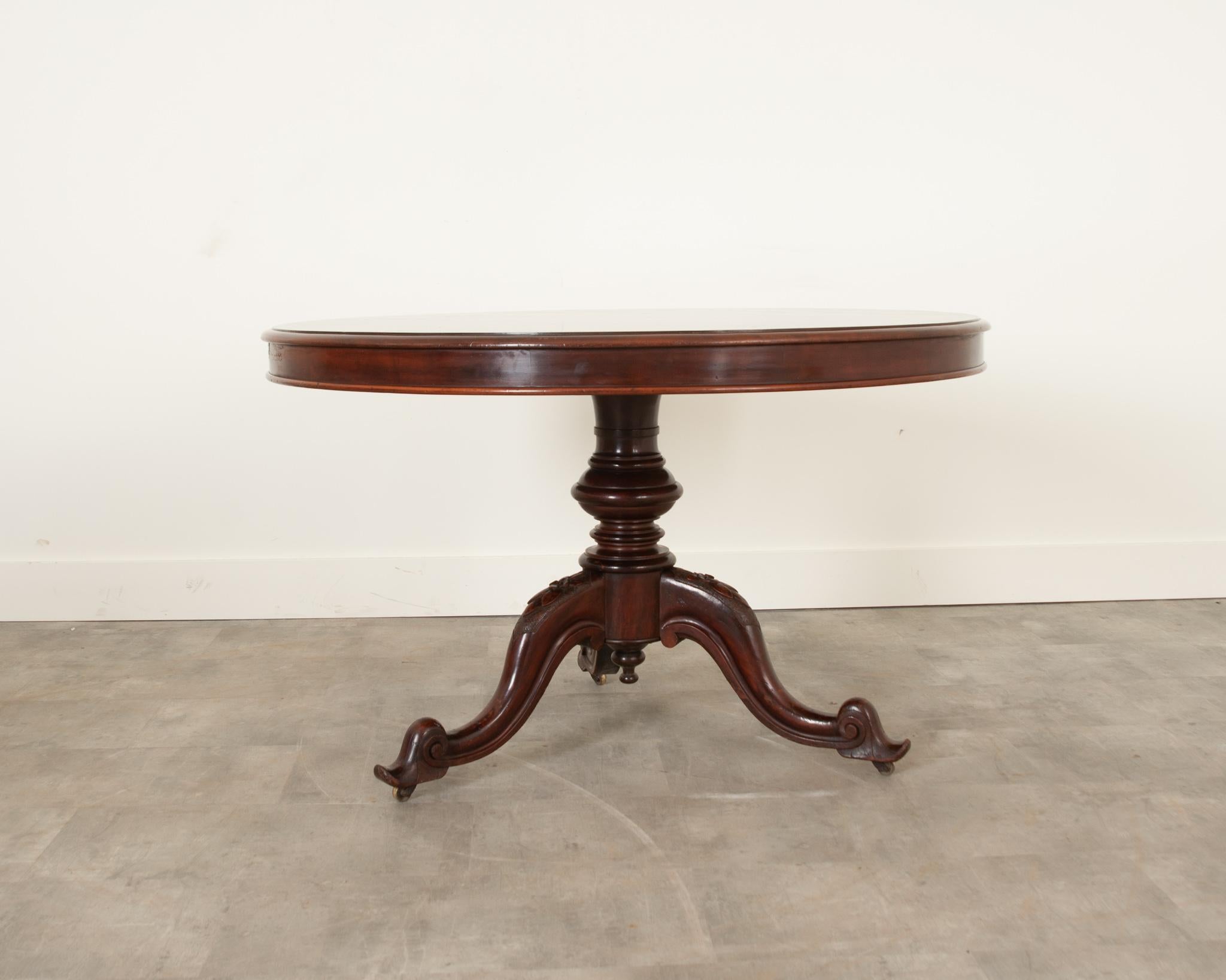 French 19th Century Round Mahogany Pedestal Table In Good Condition In Baton Rouge, LA