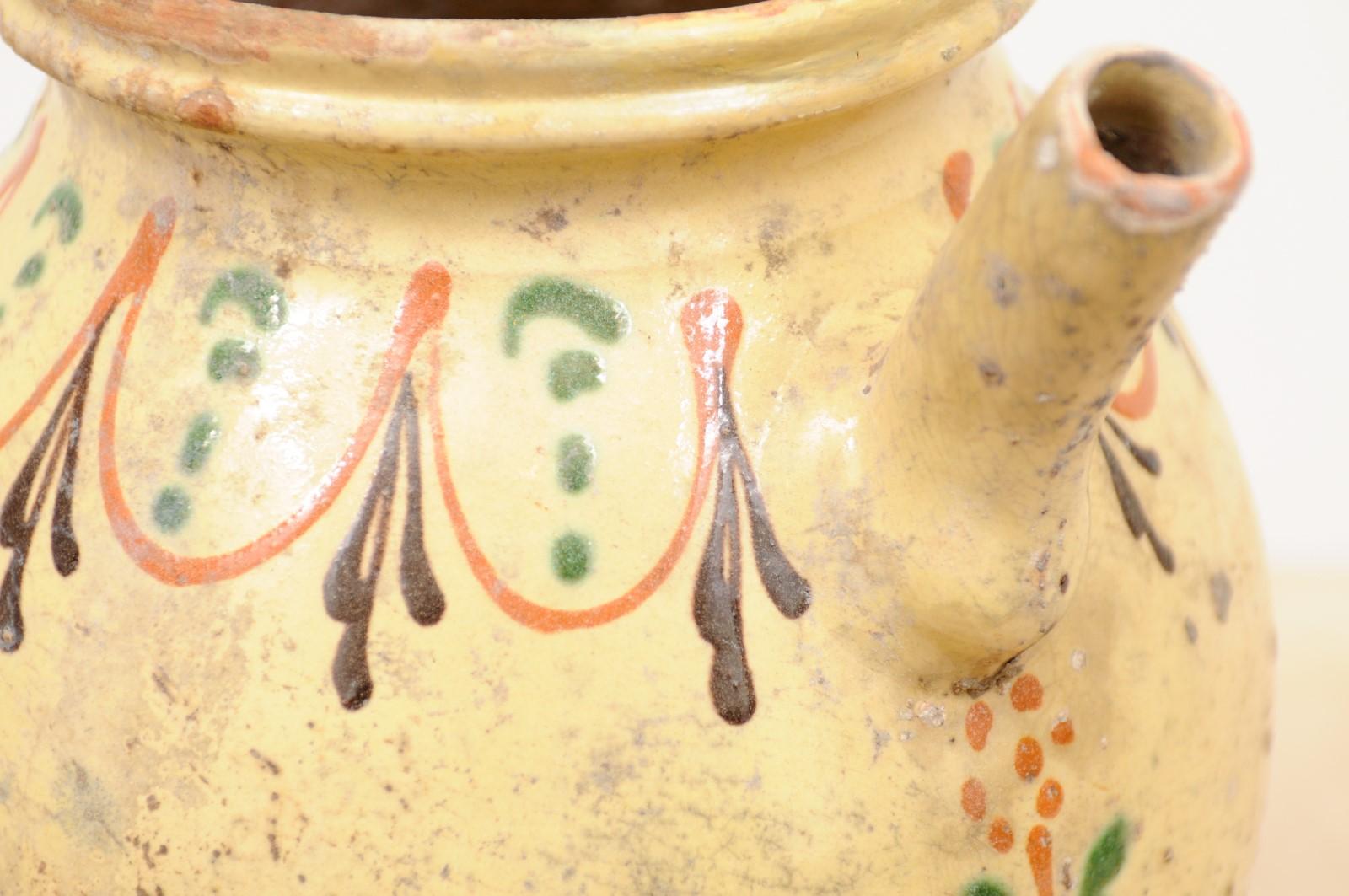 Pot à huile d'olivier en poterie émaillée rustique du 19ème siècle avec motifs polychromes en vente 3