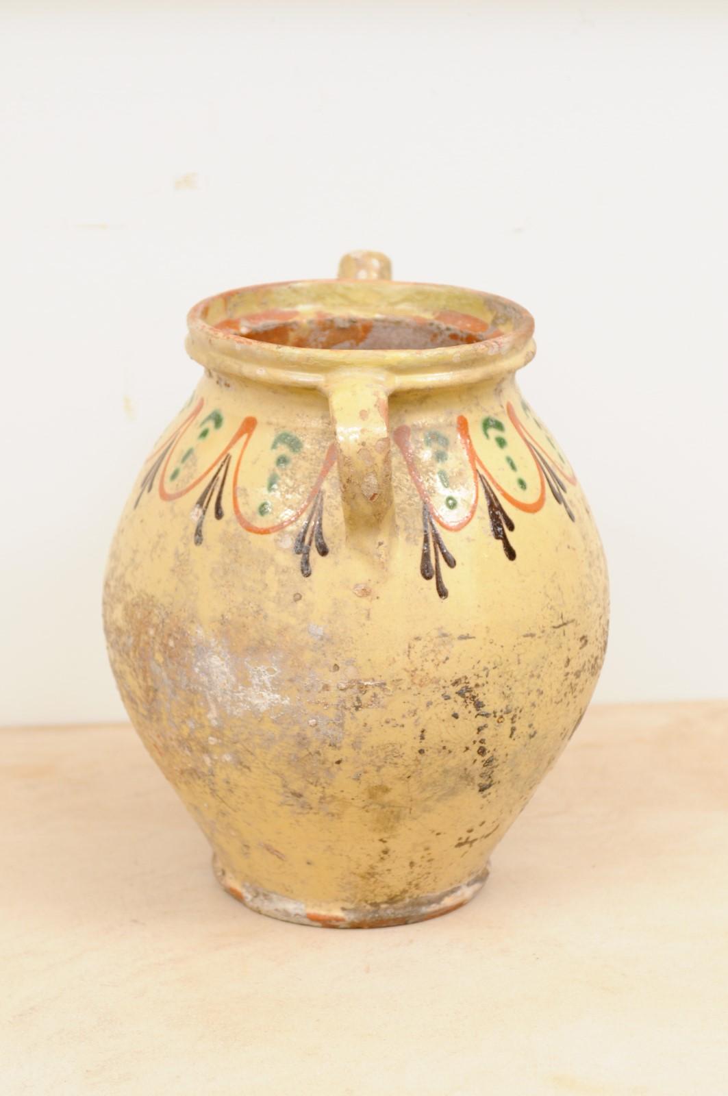 Pot à huile d'olivier en poterie émaillée rustique du 19ème siècle avec motifs polychromes Bon état - En vente à Atlanta, GA