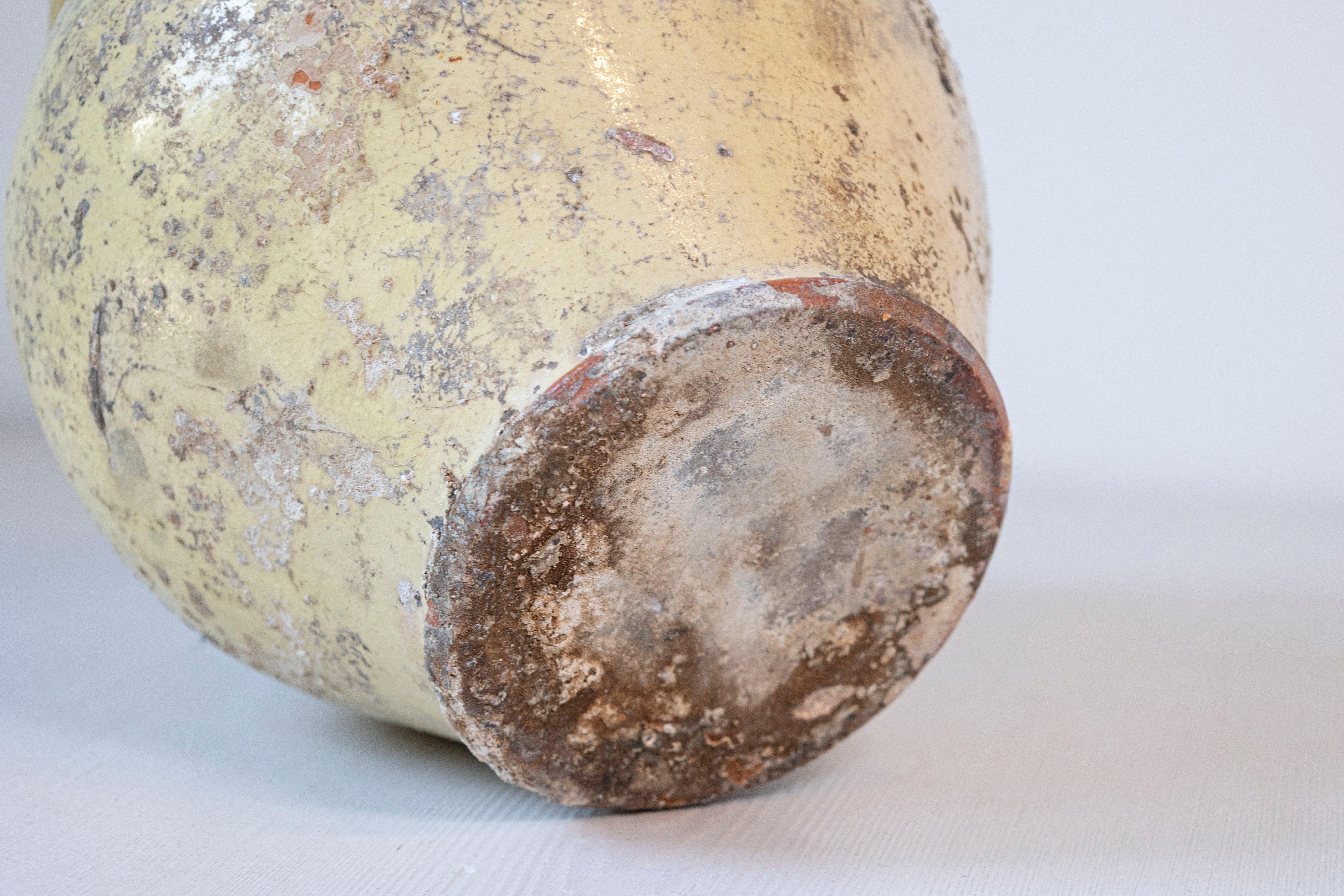Pot à huile d'olivier émaillé rustique du 19ème siècle avec motifs polychromes en vente 1