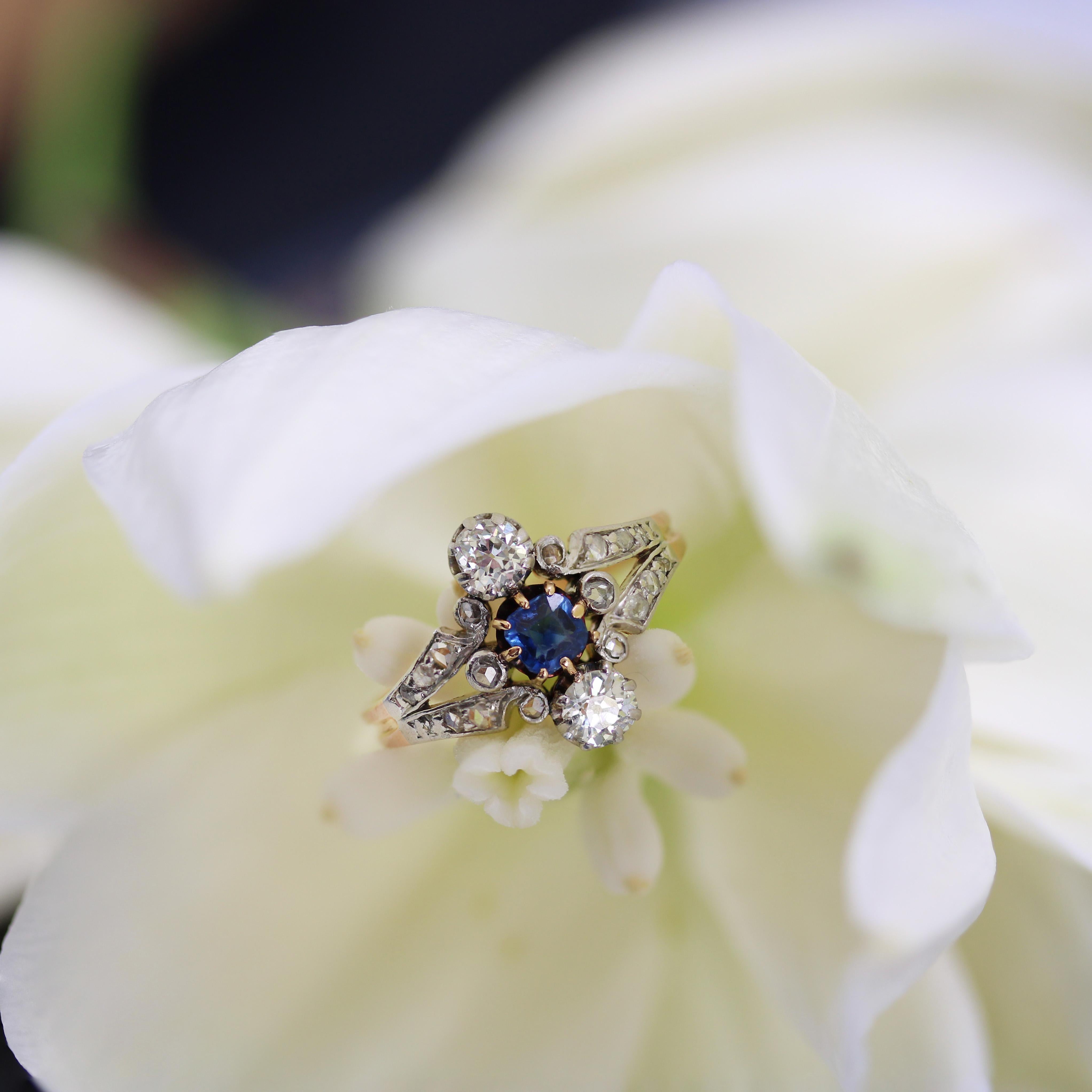Napoléon III Bague franaise du XIXe sicle en or rose 18 carats avec saphirs et diamants en vente
