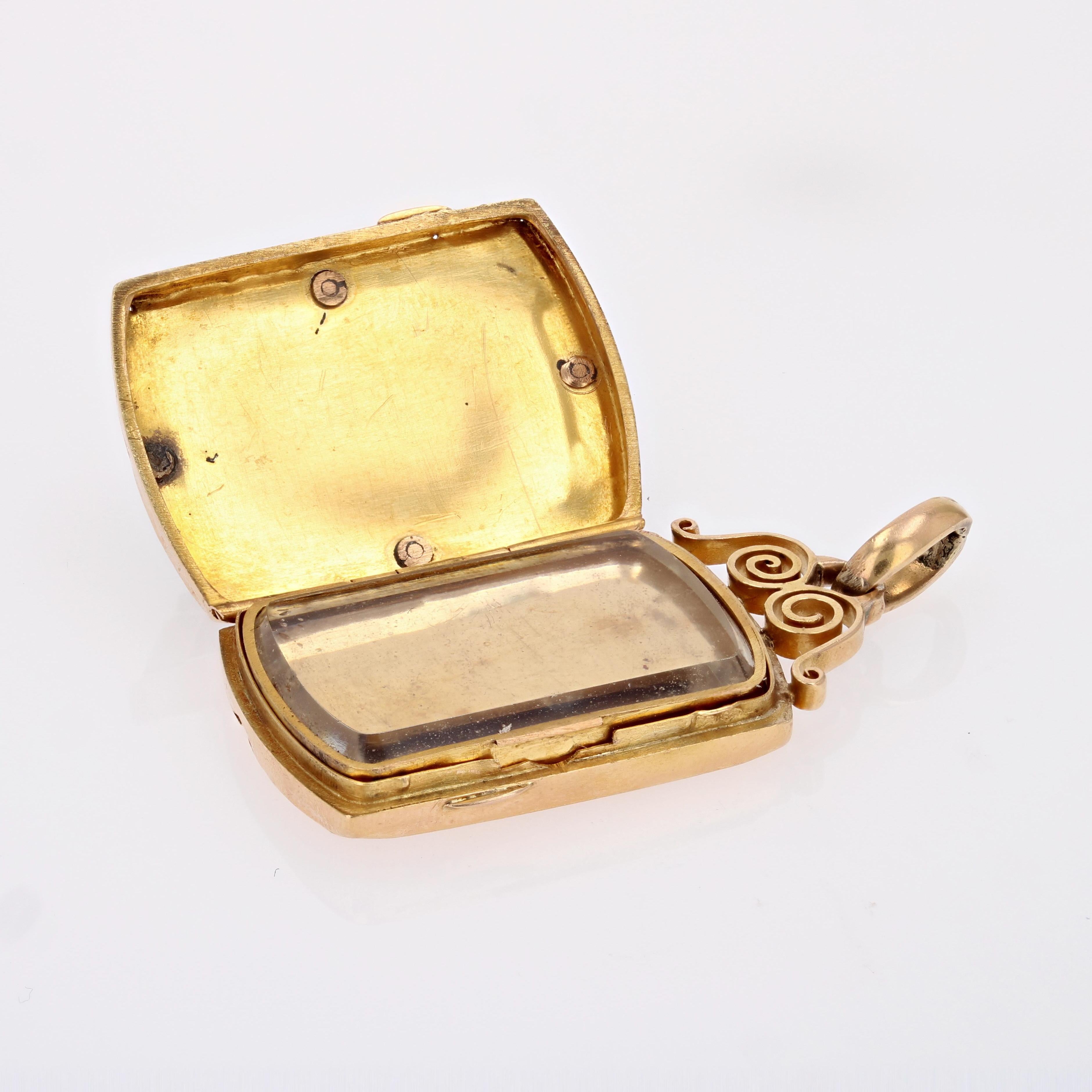 French 19th Century Sardony Intaglio 18 karat Rose Gold Locket Pendant In Good Condition For Sale In Poitiers, FR