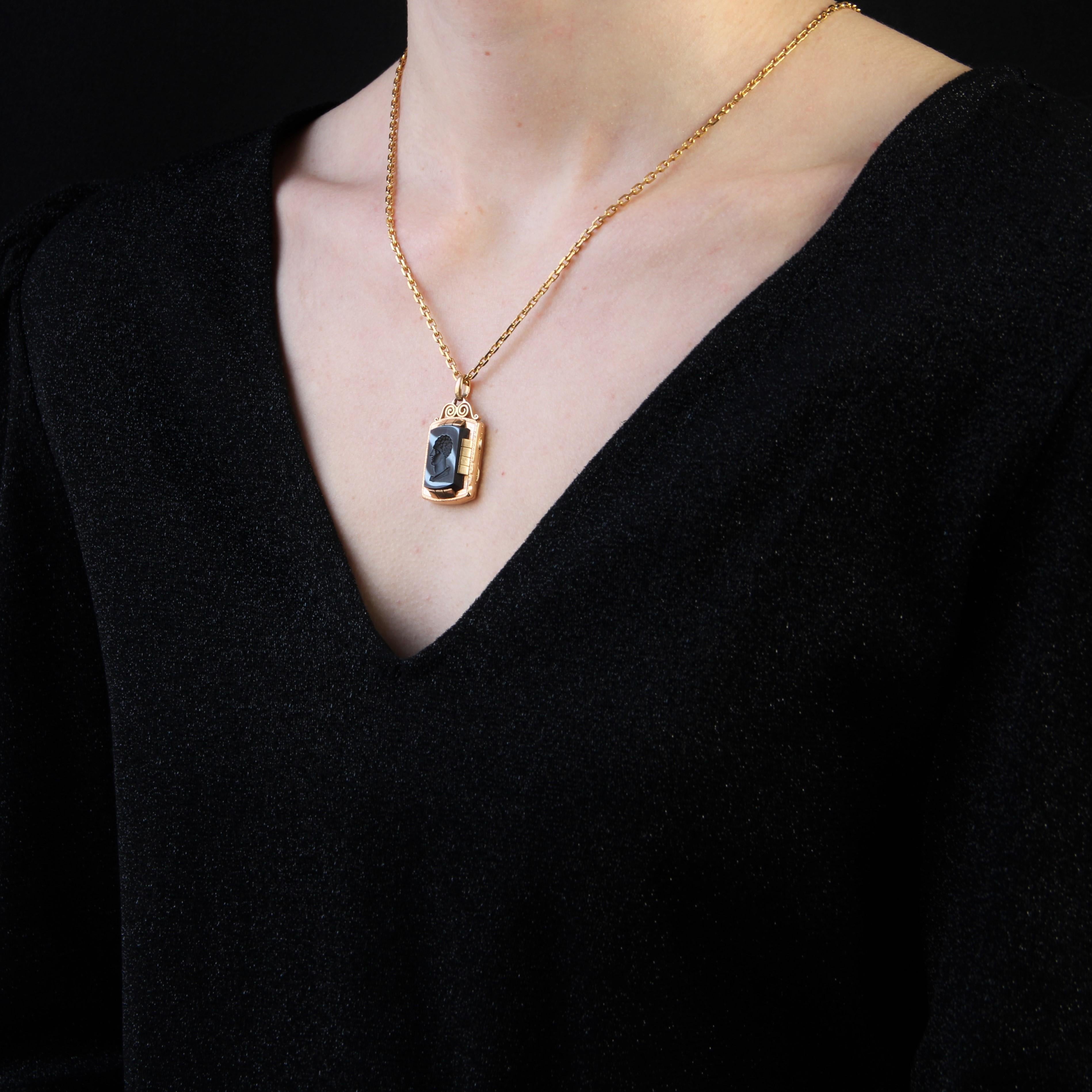 French 19th Century Sardony Intaglio 18 karat Rose Gold Locket Pendant For Sale 2