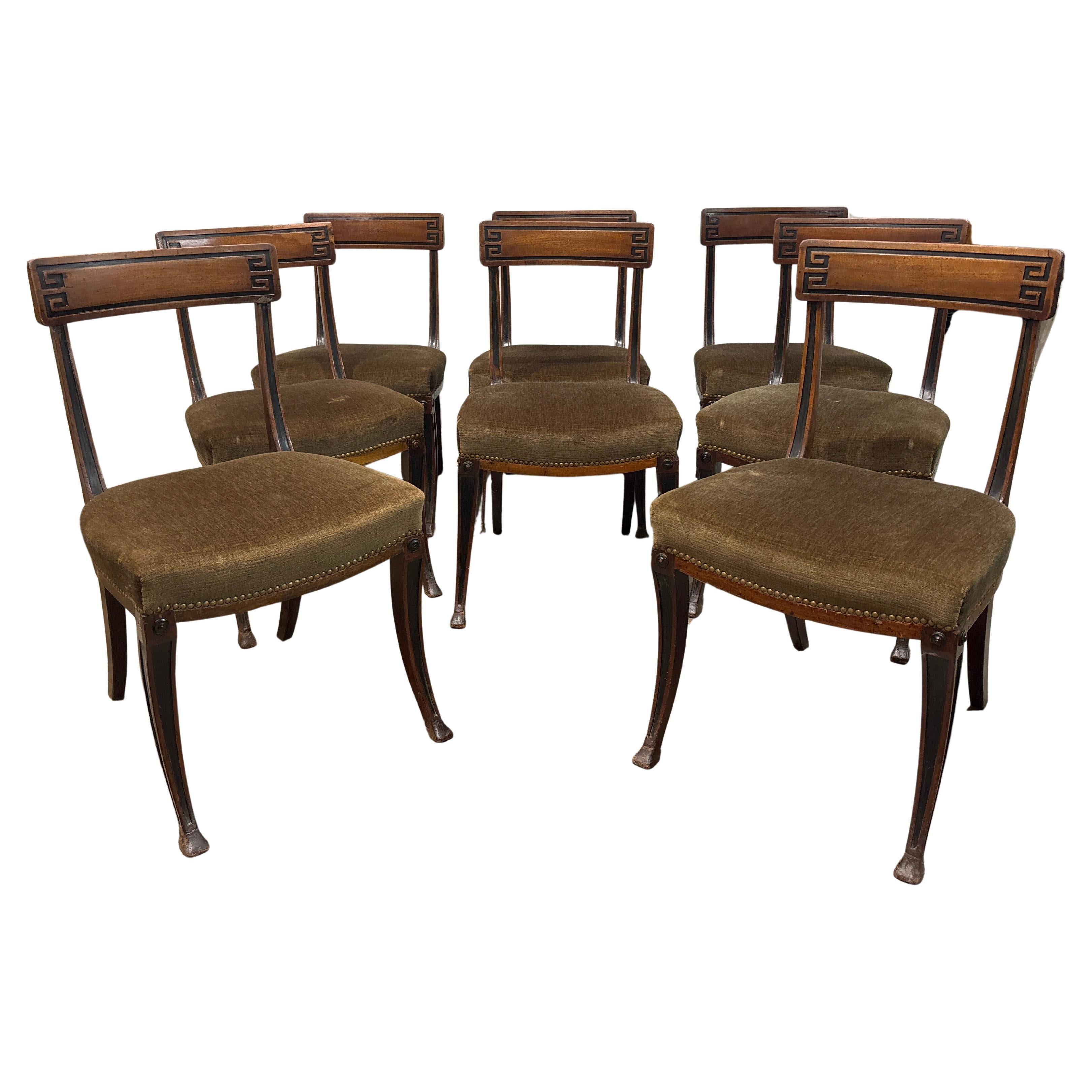 Directoire Ensemble de 8 chaises de salle à manger françaises du 19e siècle en vente