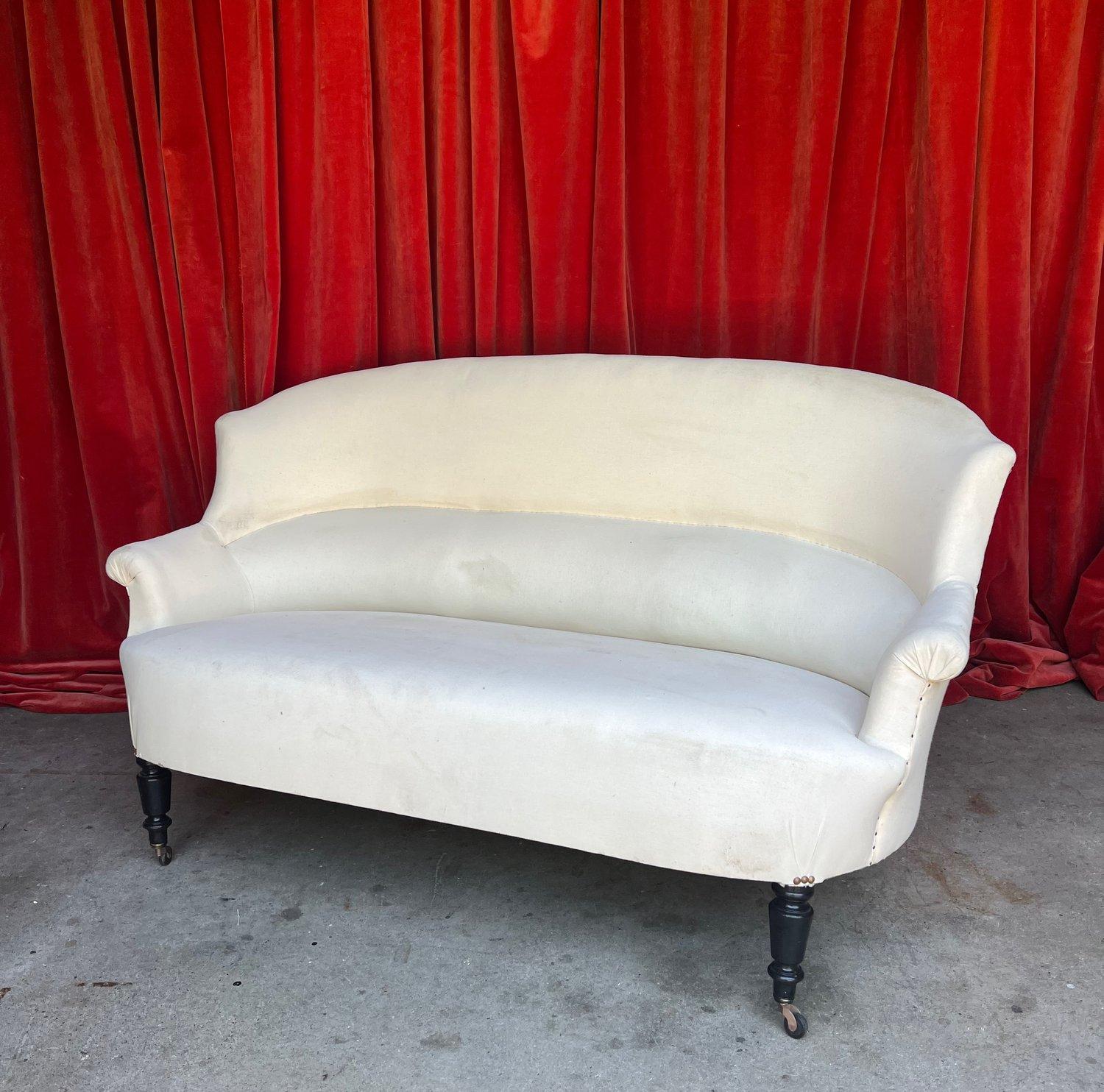 French 19th Century Settee in Muslin In Good Condition In Buchanan, NY