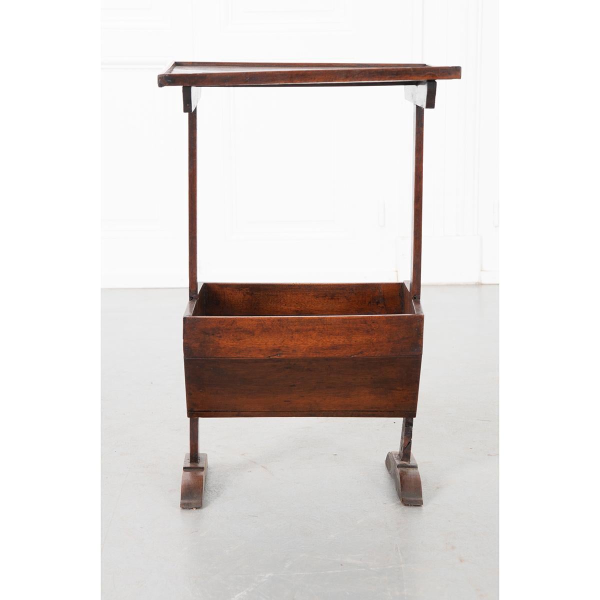 Noyer Table à couture française du XIXe siècle en vente