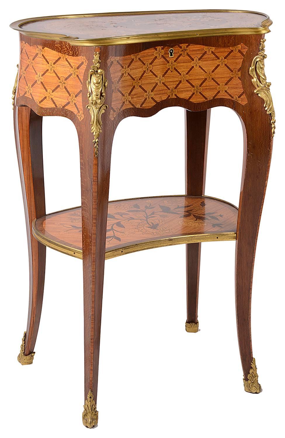 Louis XVI Table d'appoint française du XIXe siècle en vente