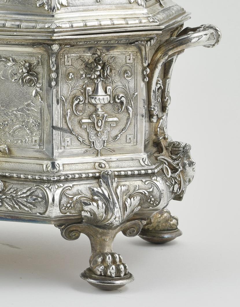 Moulage Coffret français du 19ème siècle en métal argenté en vente