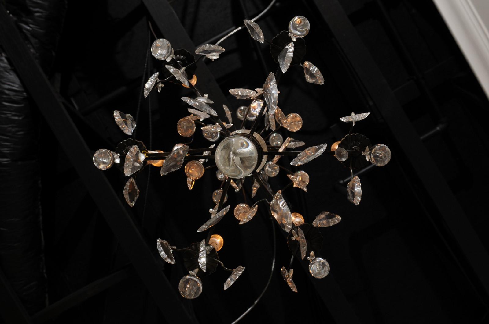 Lustre français du XIXe siècle à six lumières en laiton avec Pendeloques et gouttes d'eau 3