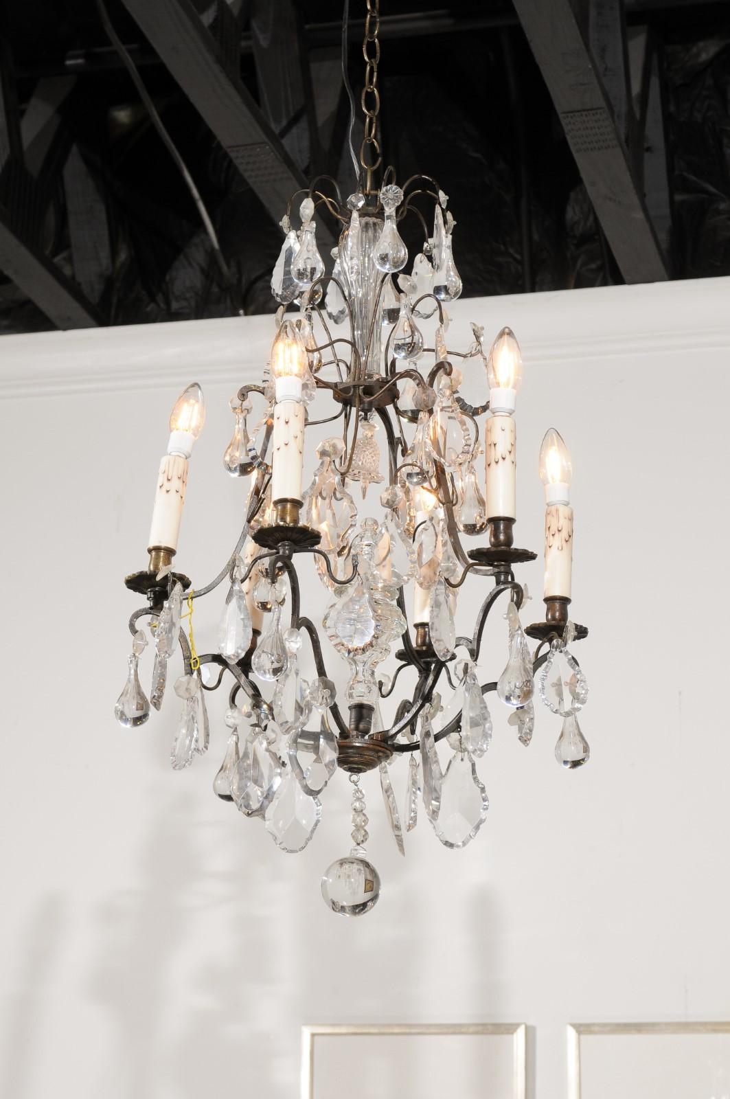 Lustre français du XIXe siècle à six lumières en laiton avec Pendeloques et gouttes d'eau Bon état à Atlanta, GA