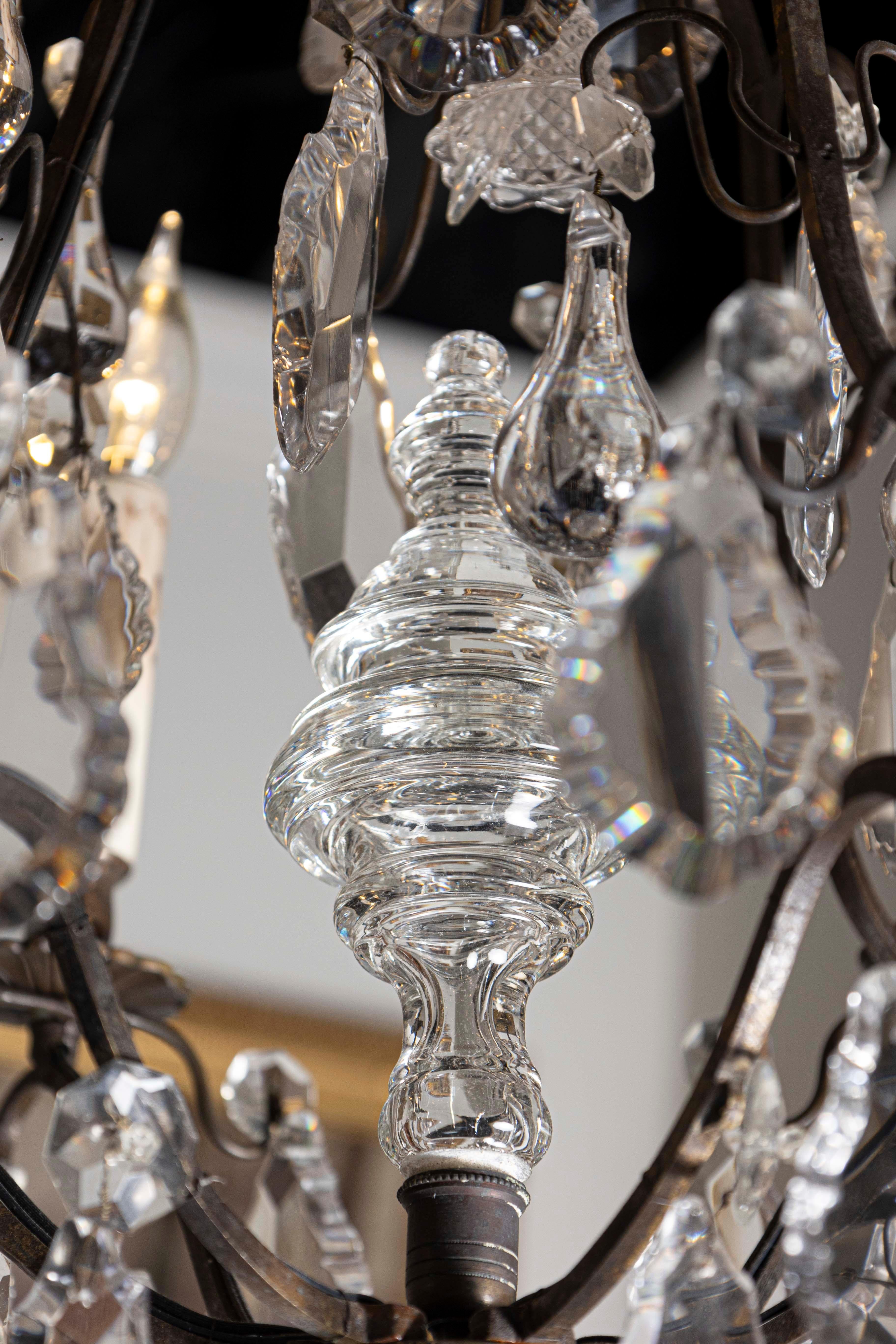 Lampadario francese a sei luci in ottone del XIX secolo con Pendeloques e gocce di diamante in vendita 2