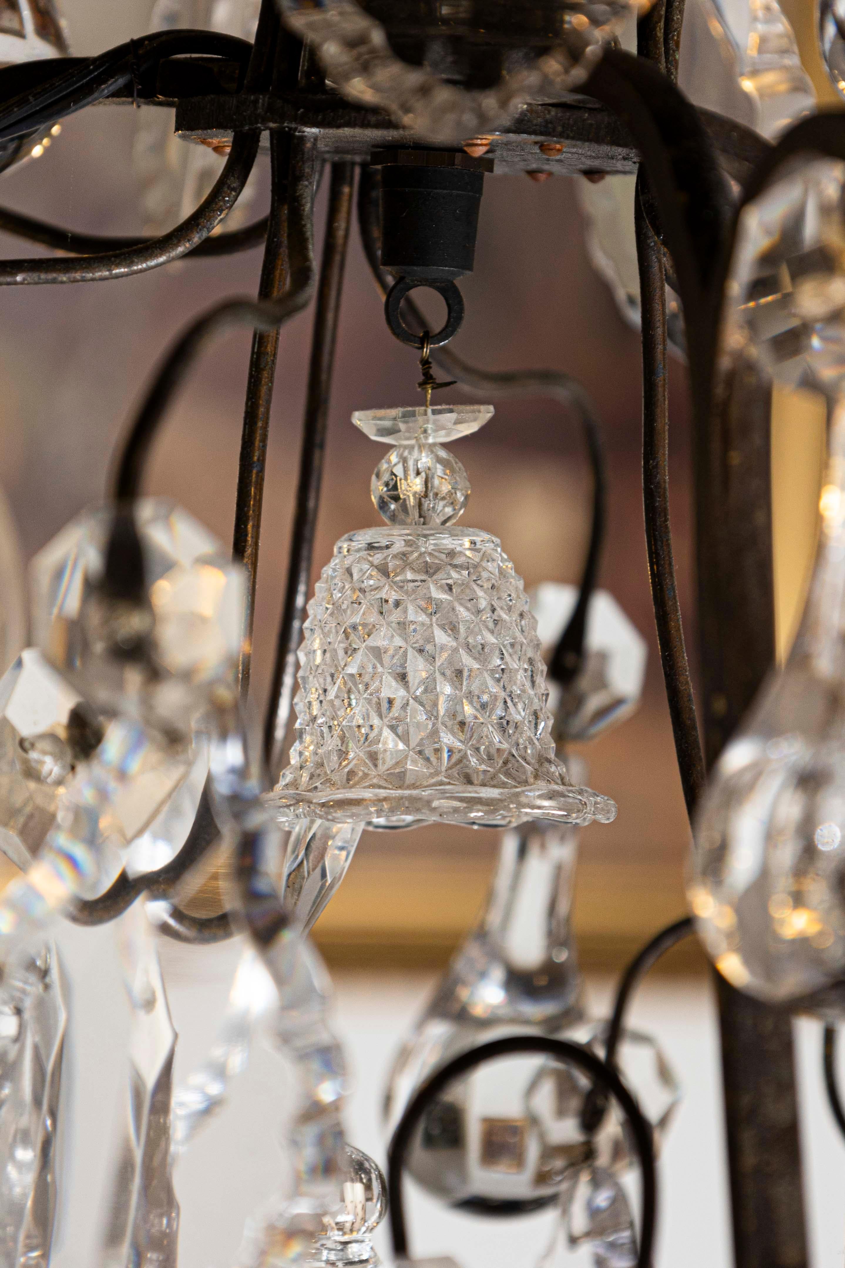 Lampadario francese a sei luci in ottone del XIX secolo con Pendeloques e gocce di diamante in vendita 3