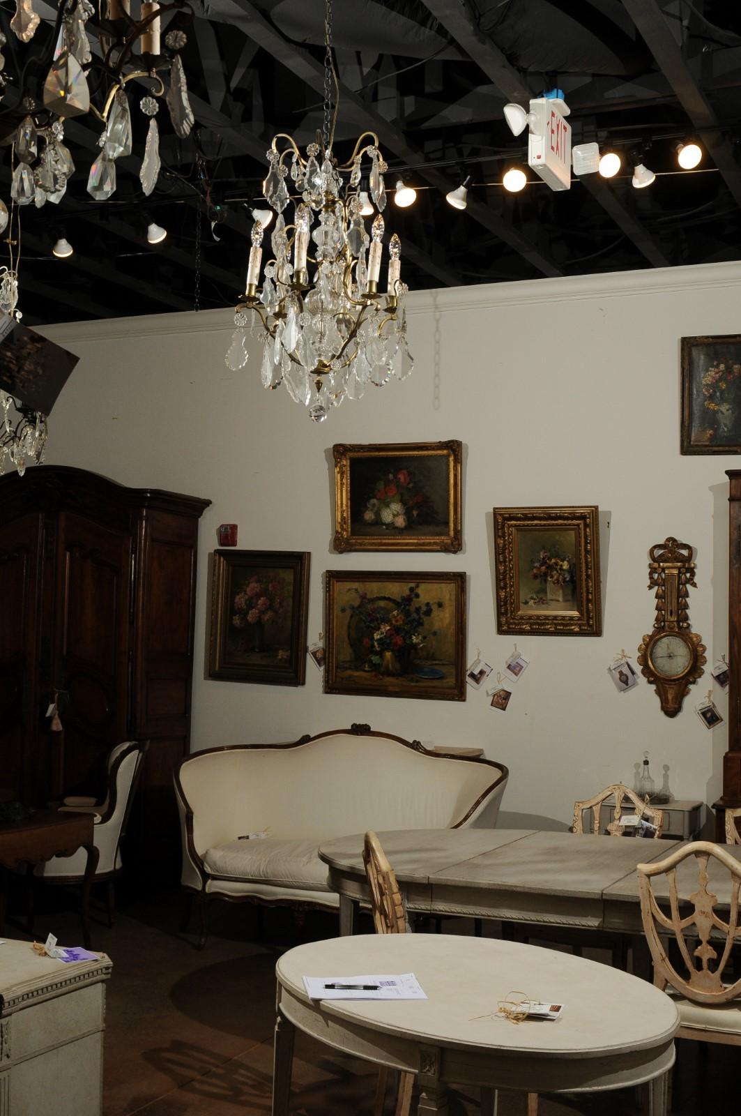 Lustre français du XIXe siècle à six lumières en bronze et cristal avec des bras à volutes 3