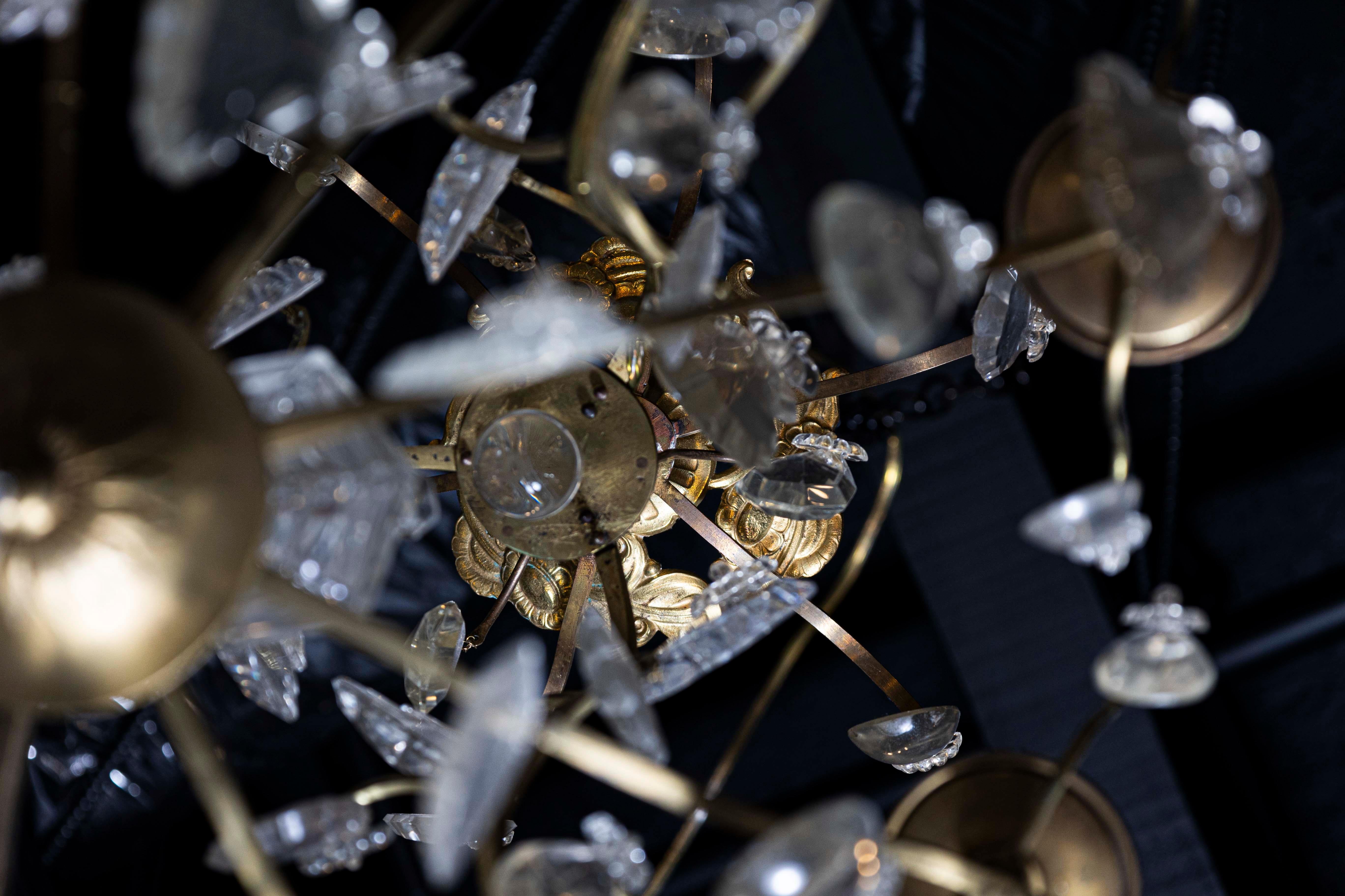 French 19th Century Six-Light Crystal Chandelier with Scrolled Brass Armature For Sale 5