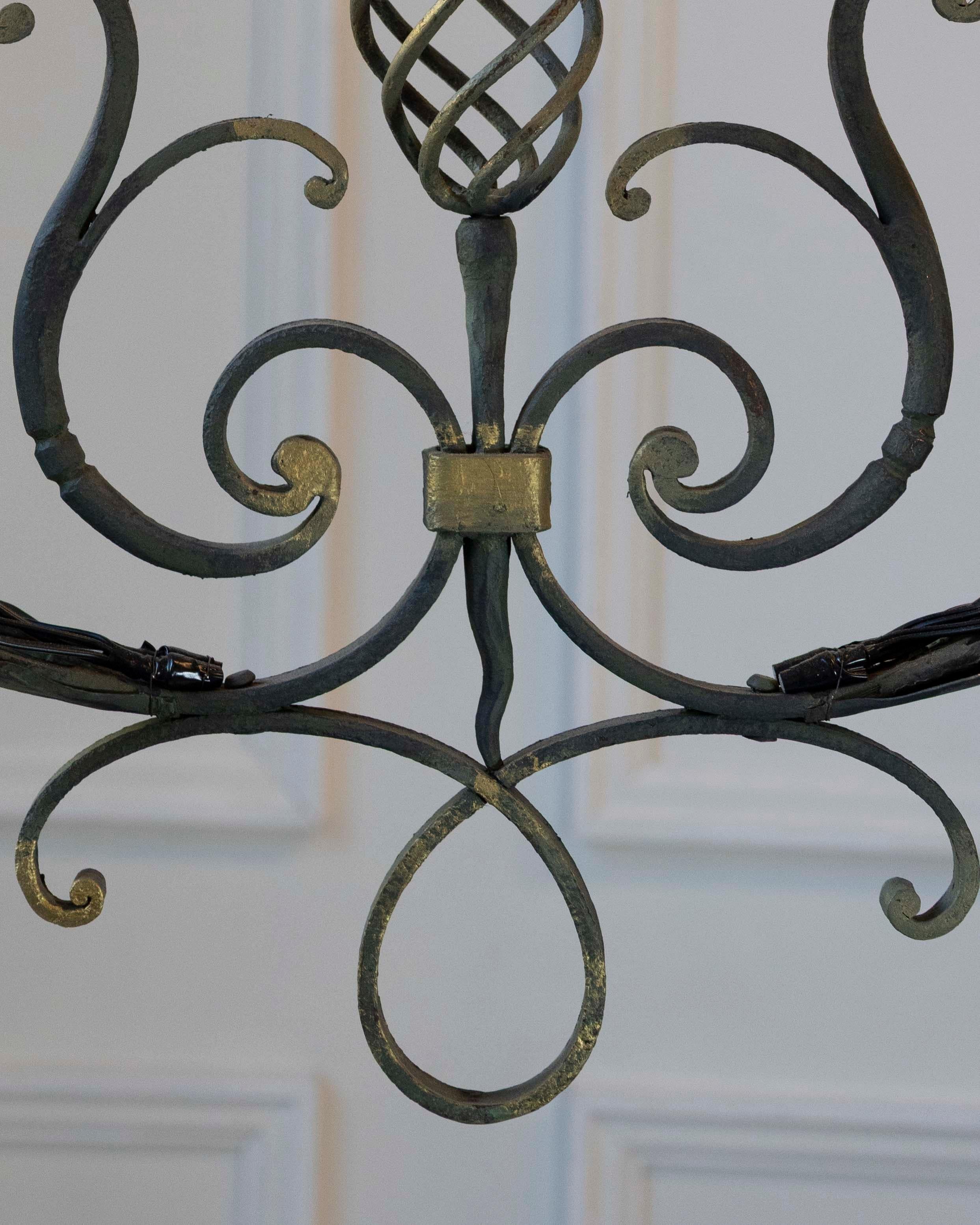 French 19th Century Six-Light Iron Chandelier with Spiral and Scrolling Arms For Sale 1